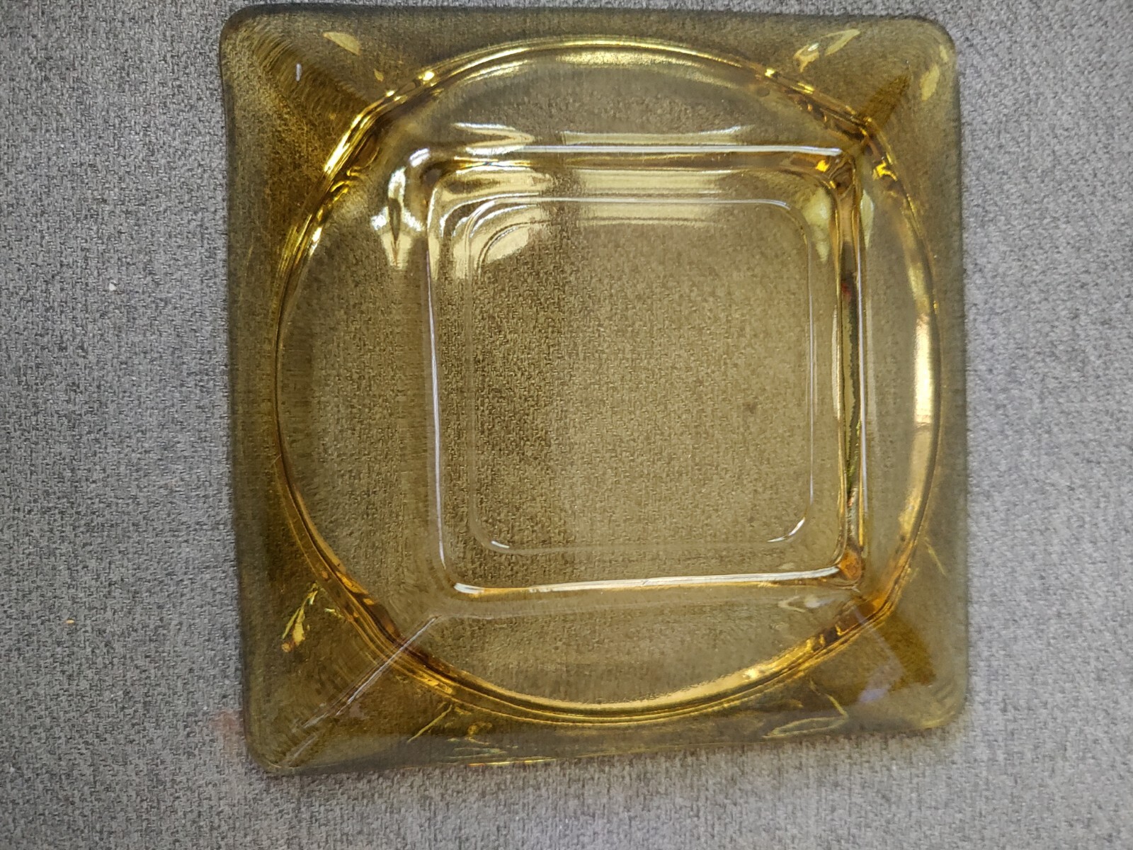 2 Clear Ashtrays Amber & Green 5.75 & 4.75″