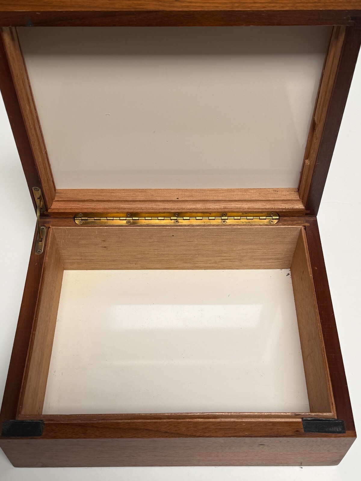 Vintage Decatur Industries Inc Cigarette Walnut Box, 11″ x 9″ x 4 1/2″