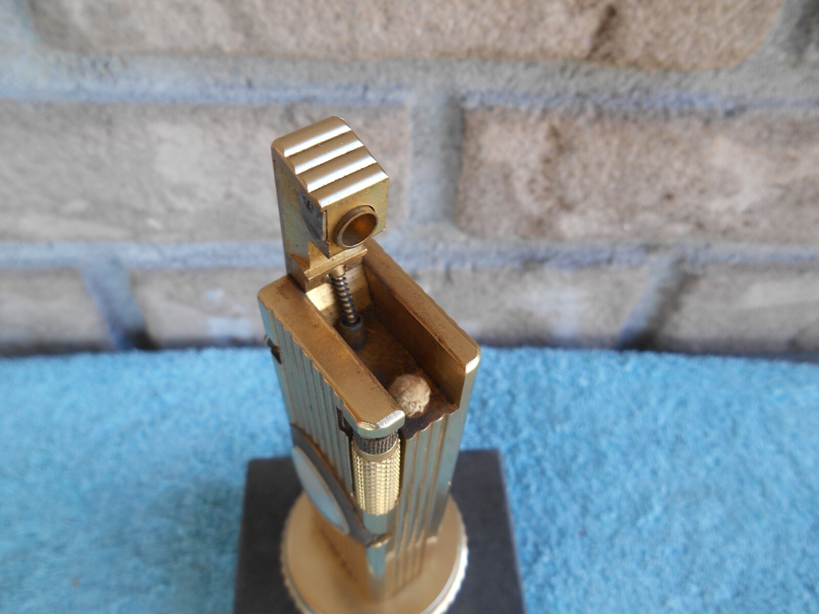 VINTAGE CYGNUS LIFT ARM TABLE LIGHTER WORKS WITH SWANK CLOCK. WIND STEM MISSING