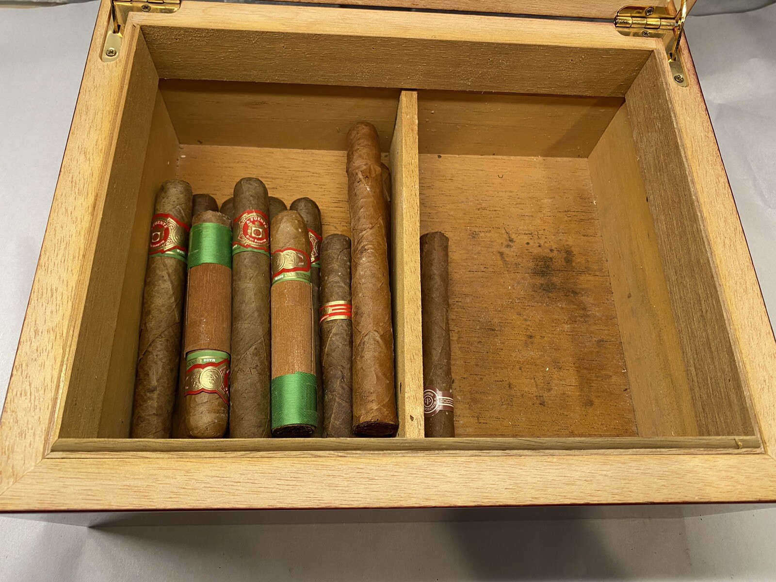 CONOSCERE WOOD HUMIDOR WITH SPANISH CEDAR LINING