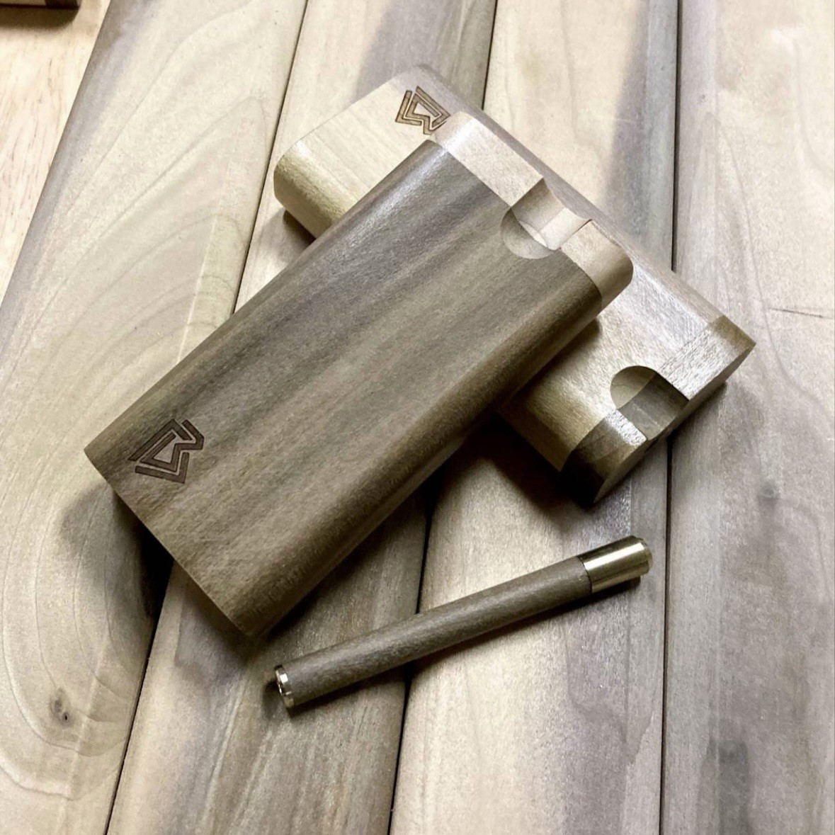 Twist-Top Rainbow Poplar Dugout Stashbox w One Hitter Pipe Set- Made In The USA