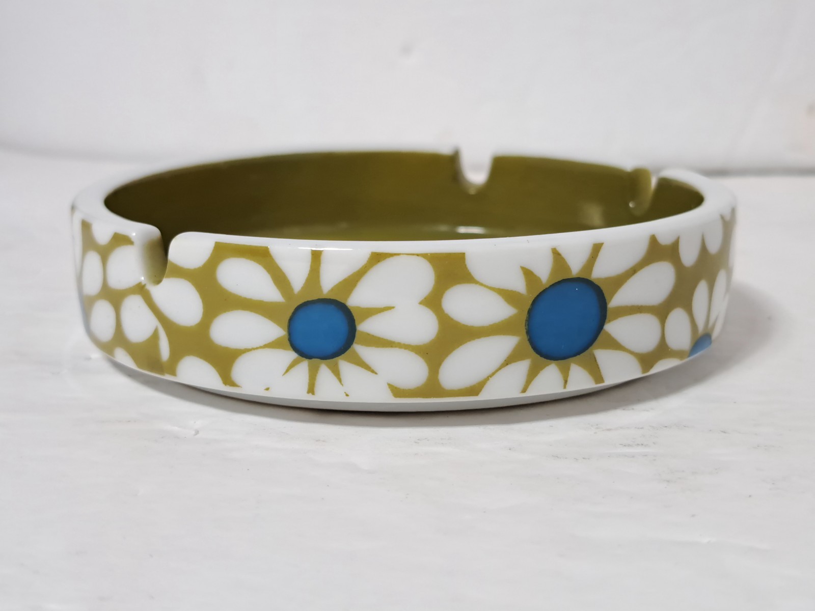 MCM Vintage 60s 70s Flower Power Green w/ Blue Daisy Ceramic Ashtray