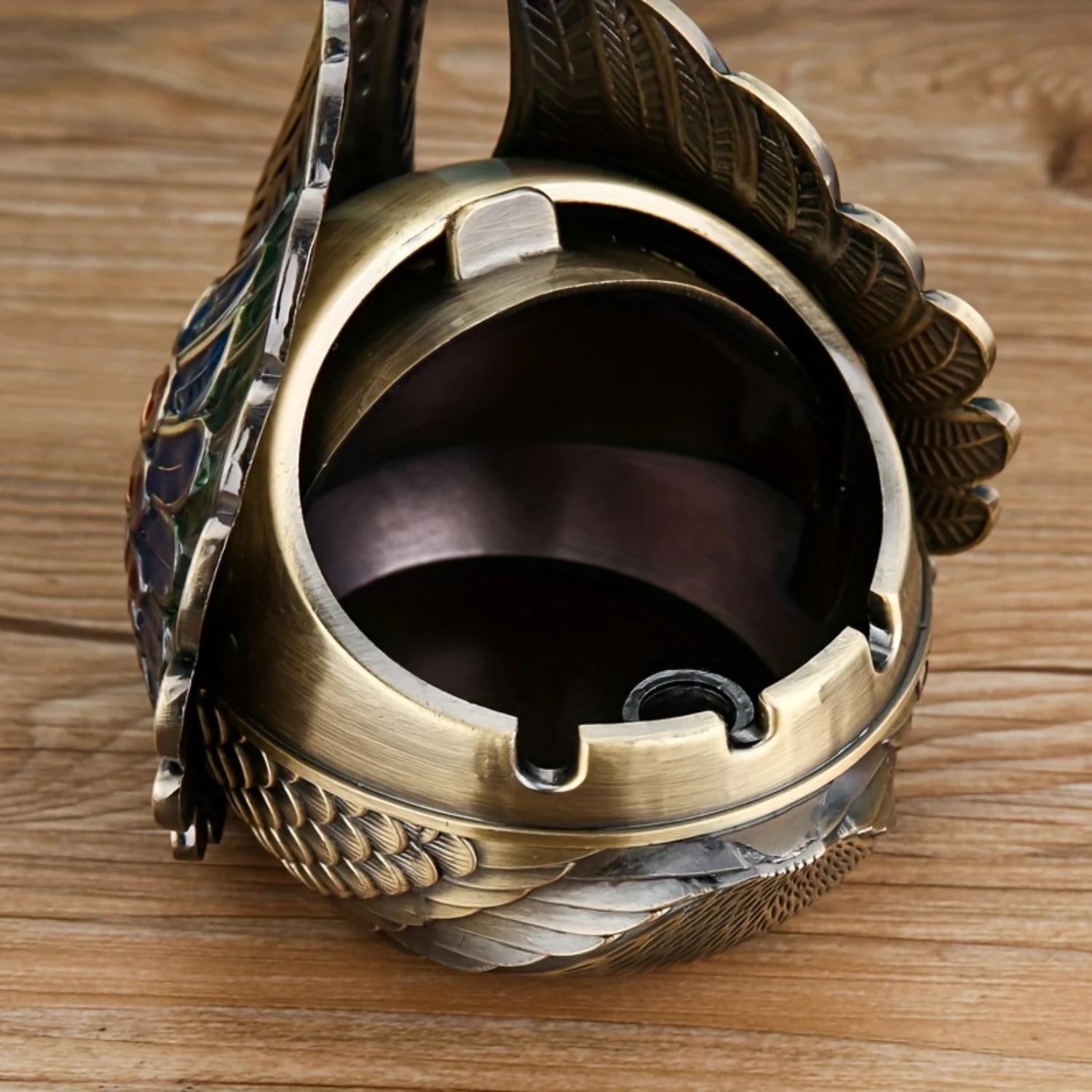 Elegant Round Swan-shaped Zinc Alloy Ashtray with Lid – Smokeless, Decorative, a