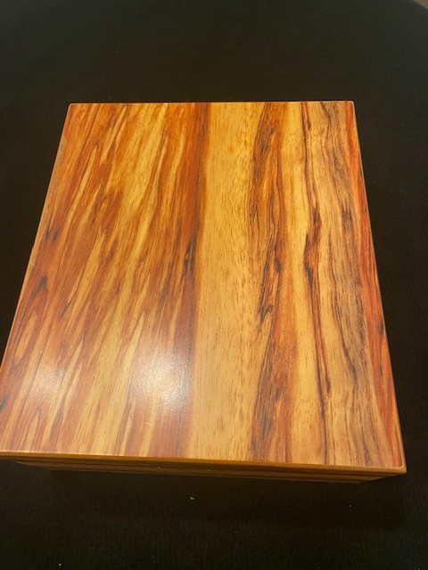 Humidor New Golden Mahogany Box 10.25×4.25×8.75″ 40 Cigar capacity