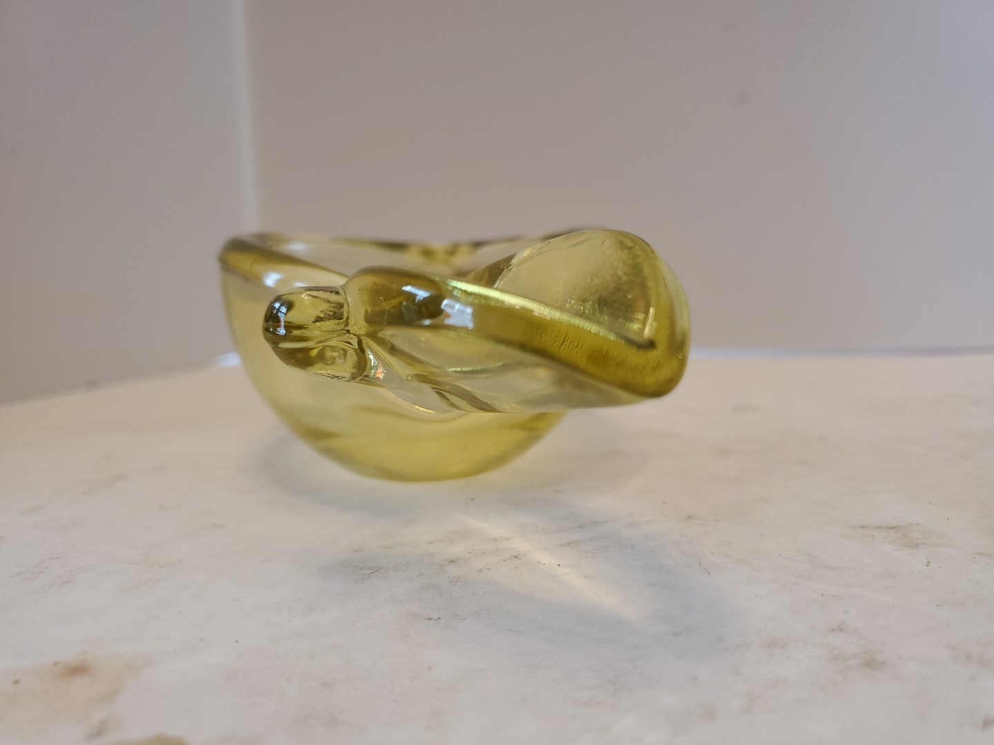 Vintage Mcm Blown Art Glass Yellow Lemon Shape – Ashtray – BEAUTIFUL! Retro