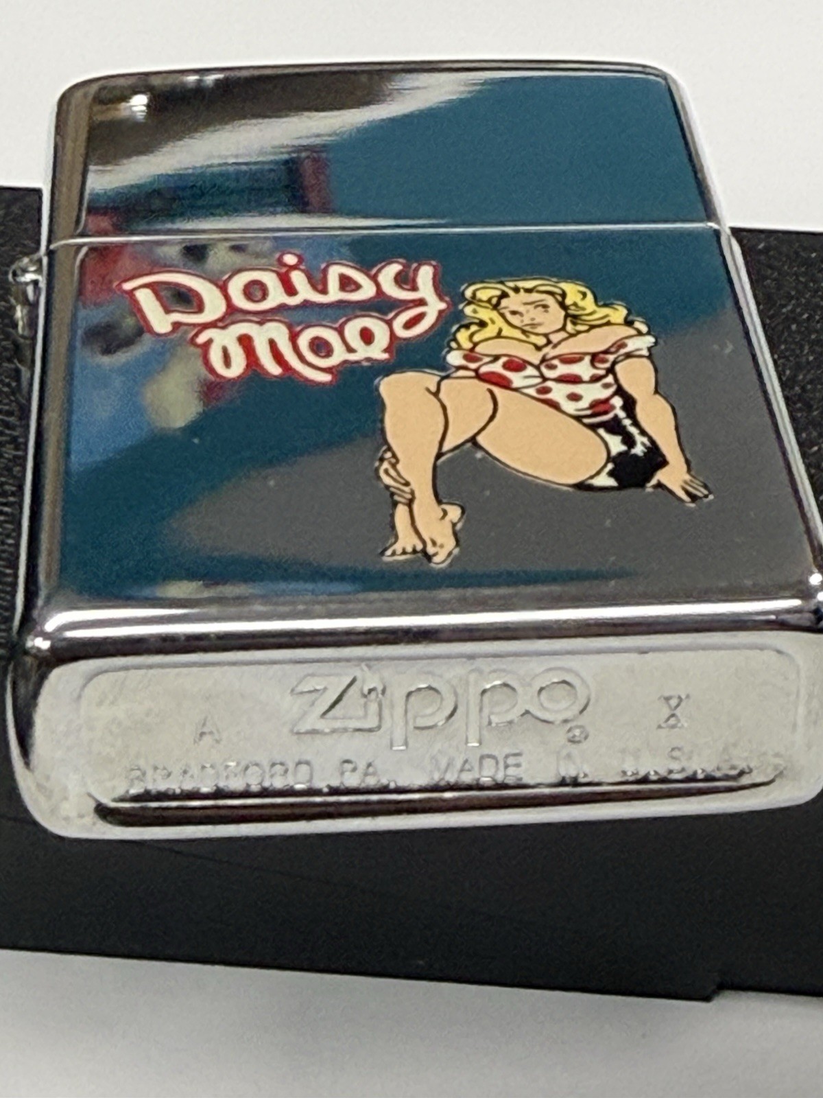 ZIPPO 1994 WWII NOSE ART DAISY MAE SEXY PINUP GIRL LIGHTER UNFIRED IN BOX D144