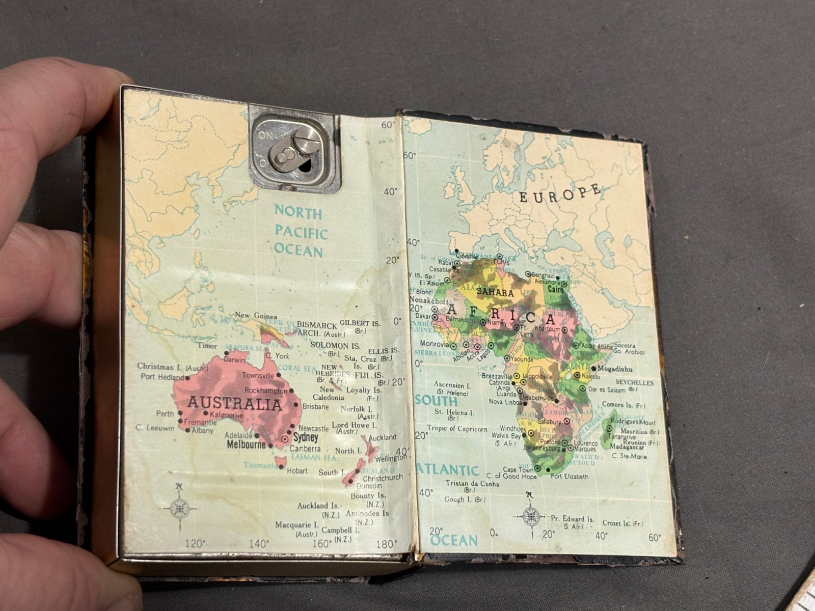 Vintage IM CORONA Smokers Hand Book HIDDEN LIGHTER Butane NO RETURNS NO RETURNS