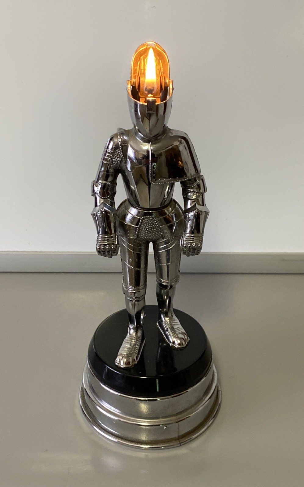 Vintage 8″ Metal Chrome Medieval Knight Figural Table Lighter Music Box