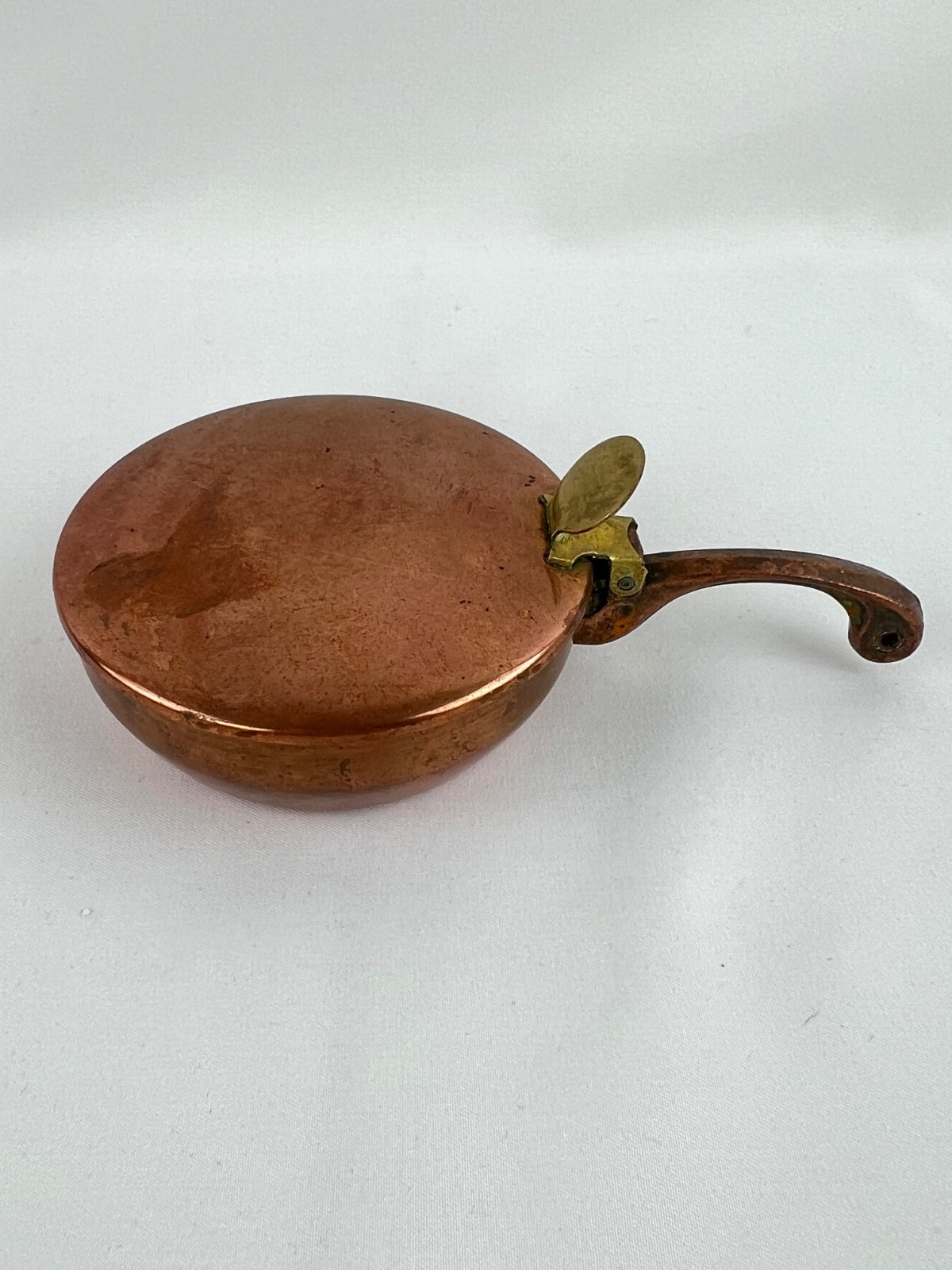 Small Copper & Brass Handled Pan Ashtray w/Thumb Hinged Lid 5″ French Country