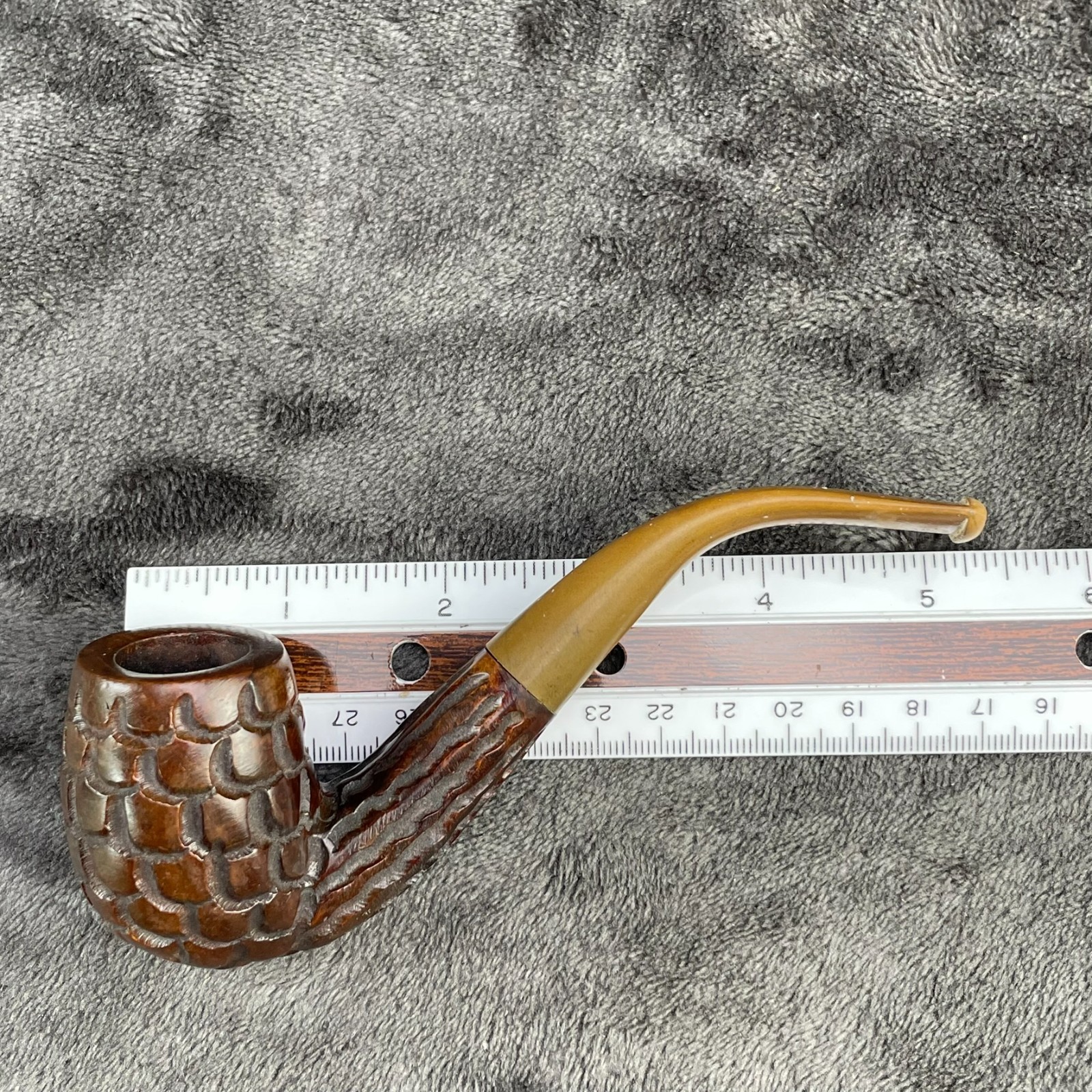 London Squire English Pipe Hand Carved Scale Pinecone Briar Wood