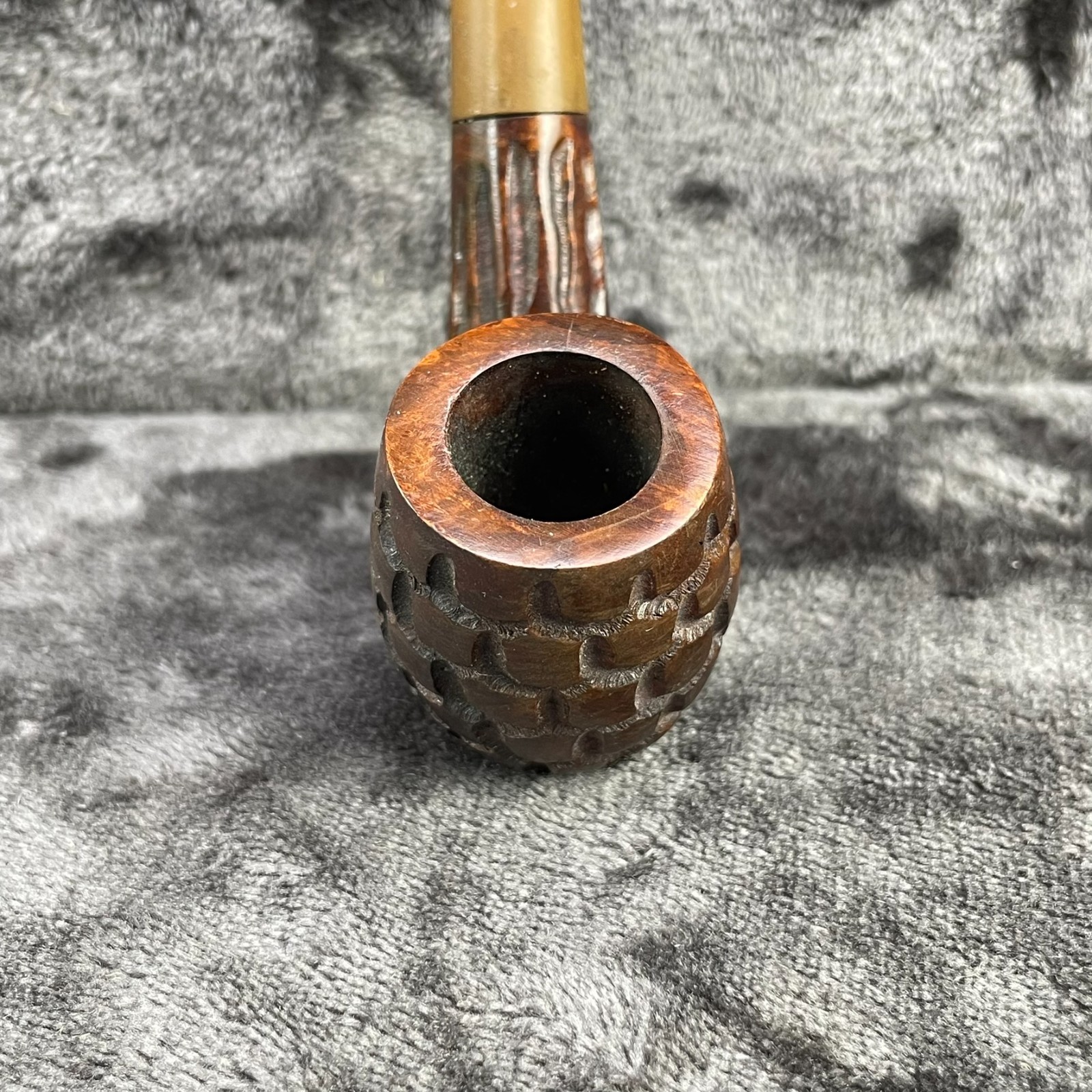 London Squire English Pipe Hand Carved Scale Pinecone Briar Wood