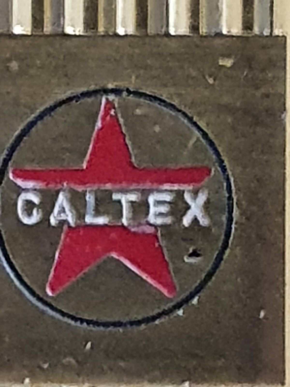 Penguin Cygnus lighter NOS Never Struck (CALTEX)