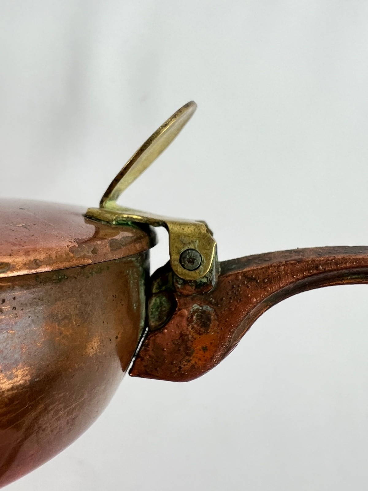 Small Copper & Brass Handled Pan Ashtray w/Thumb Hinged Lid 5″ French Country