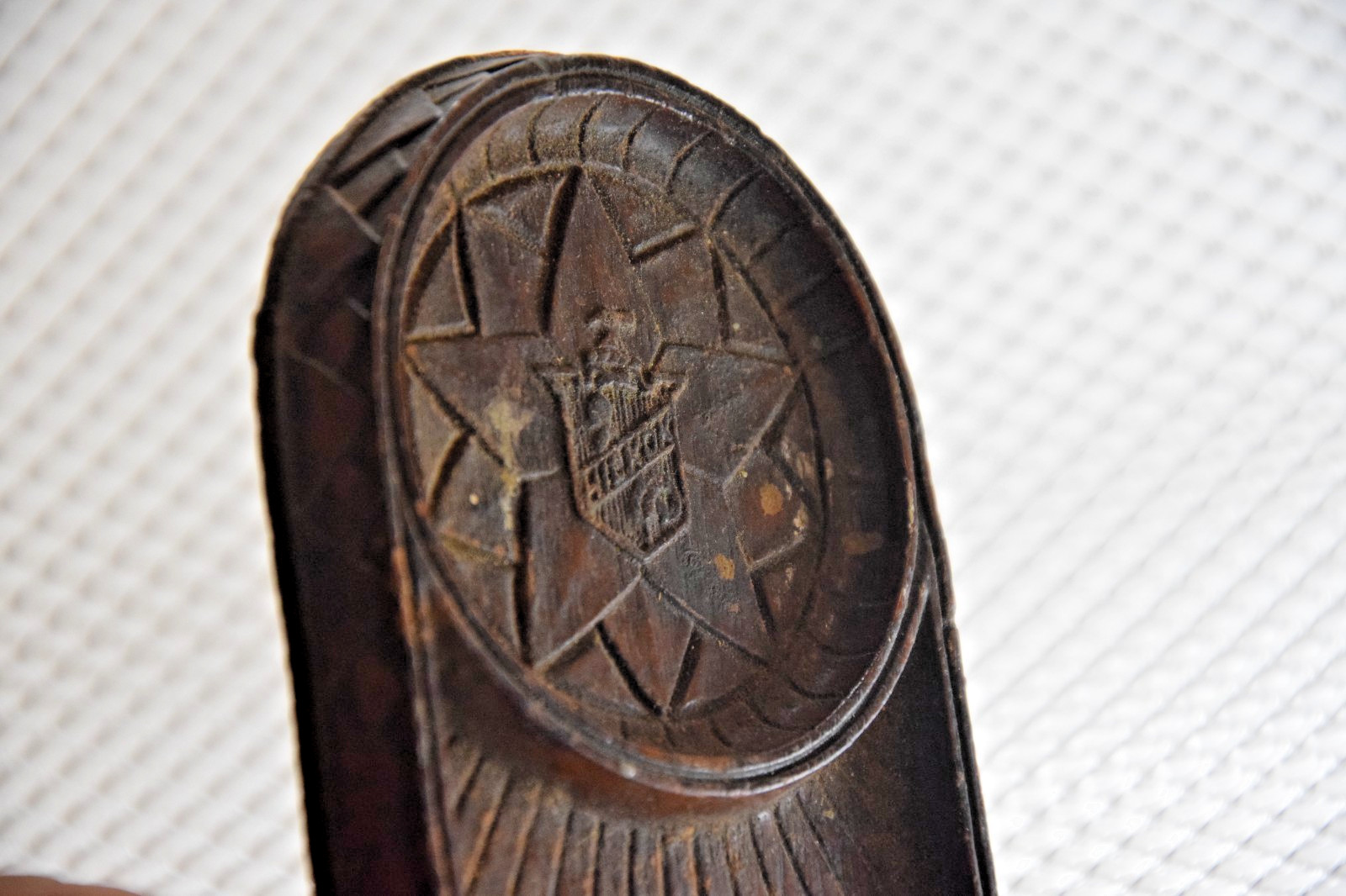 HICKOK VULCANITE ASHTRAY COASTER OVAL HARD RUBBER VINTAGE 1930s TAVERN BAR PUB