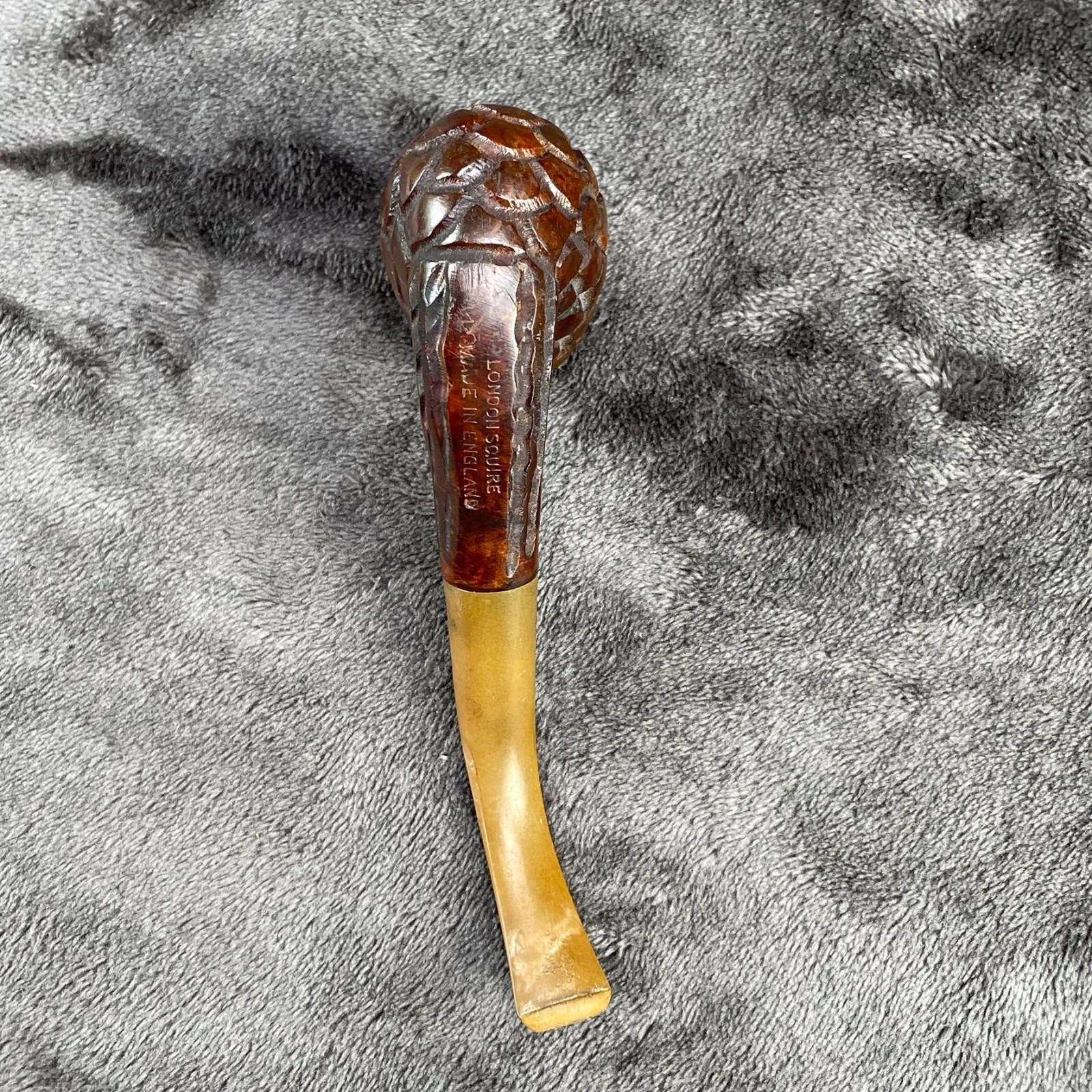 London Squire English Pipe Hand Carved Scale Pinecone Briar Wood