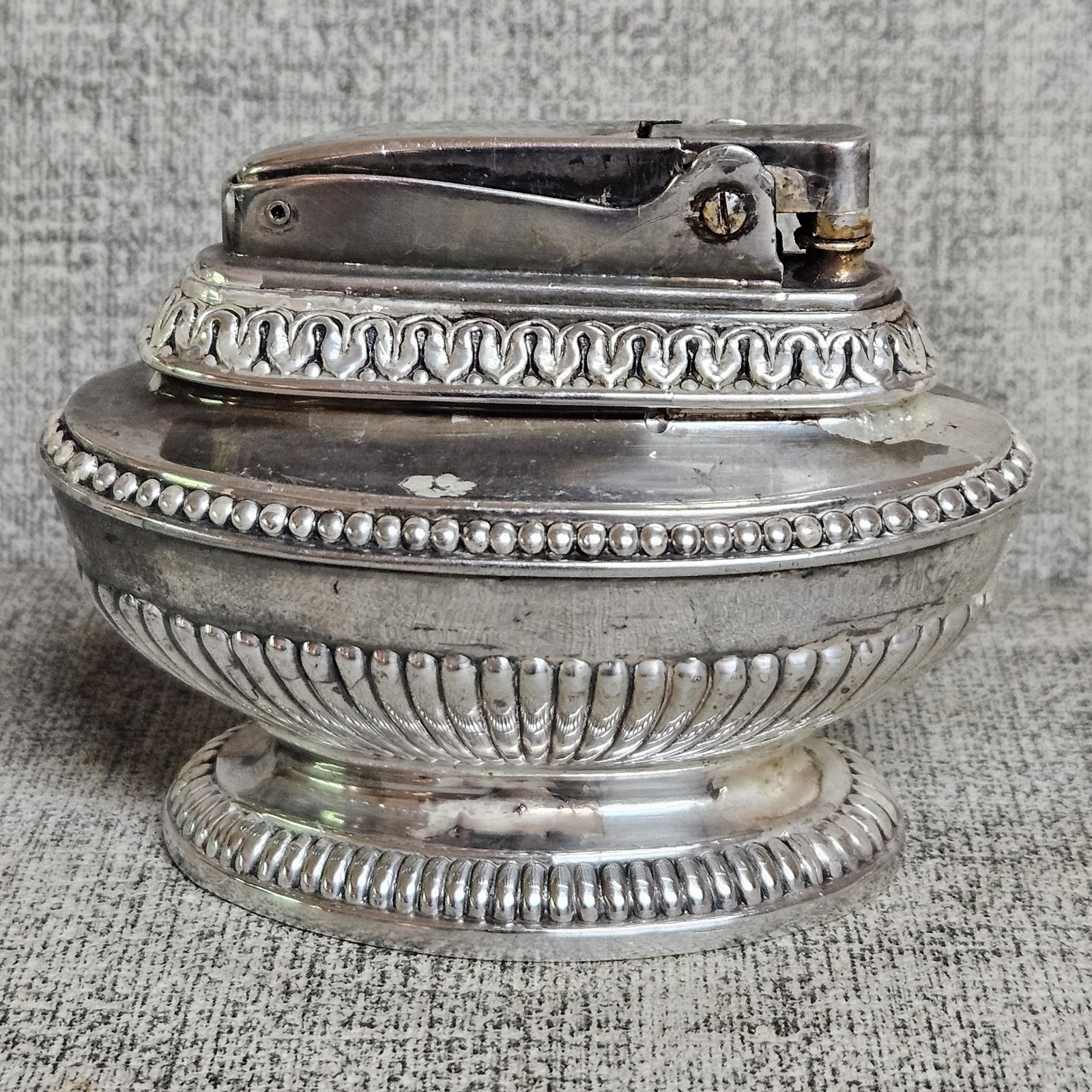 Vintage Silver Plate Ronson “QUEEN ANNE ” Table Lighter – Striker Wheel Frozen