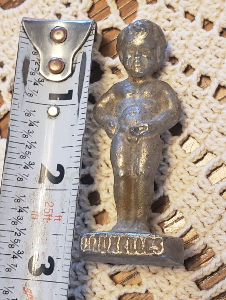 VTG Bruxelles Nude Boy Peeing Statue Pipe Tobacco Tamper Brussels Manneken Pis
