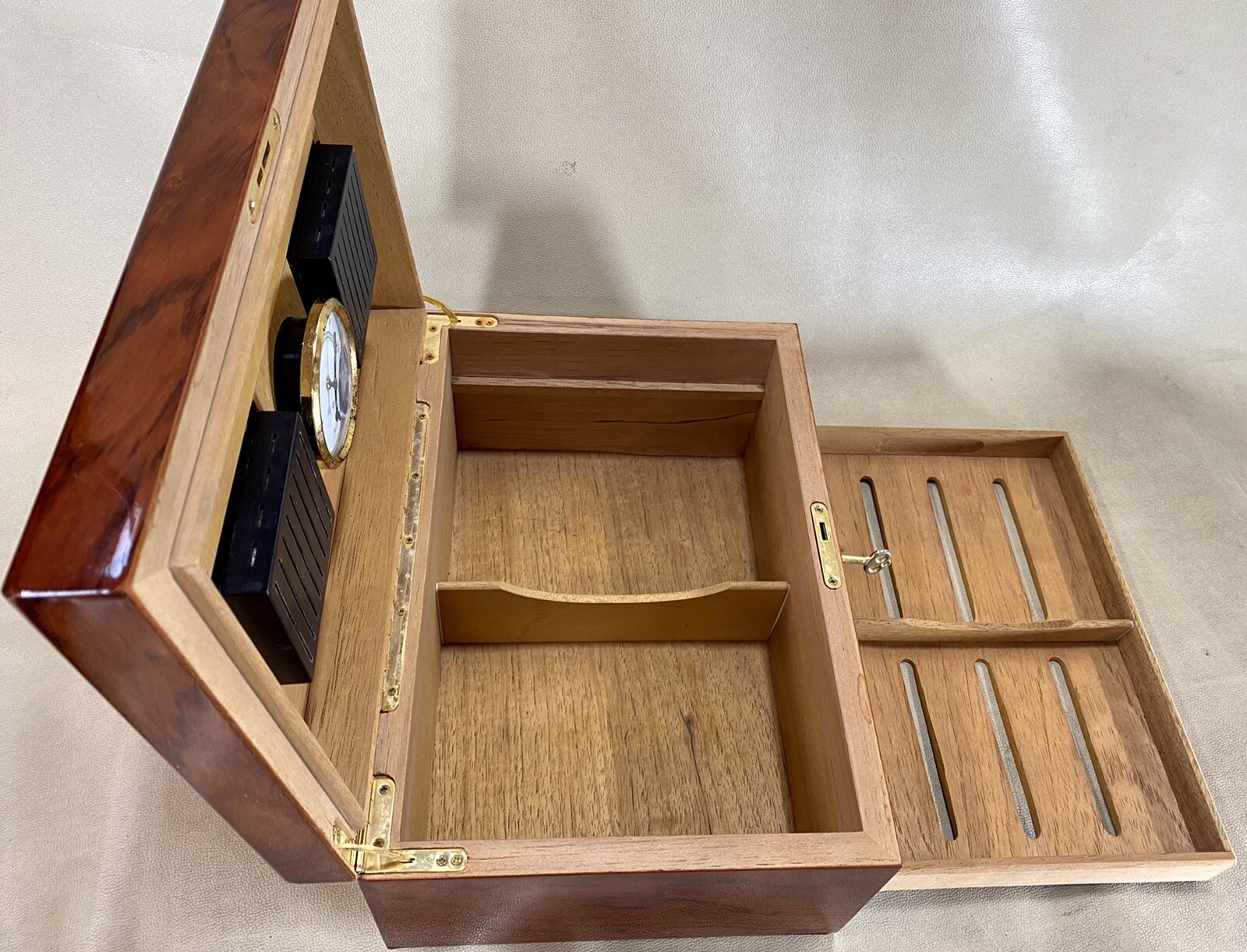 Supreme Humidor Legend #9265-24 2001 13.5”x9.5″ Cigar Humidor Made in Taiwan