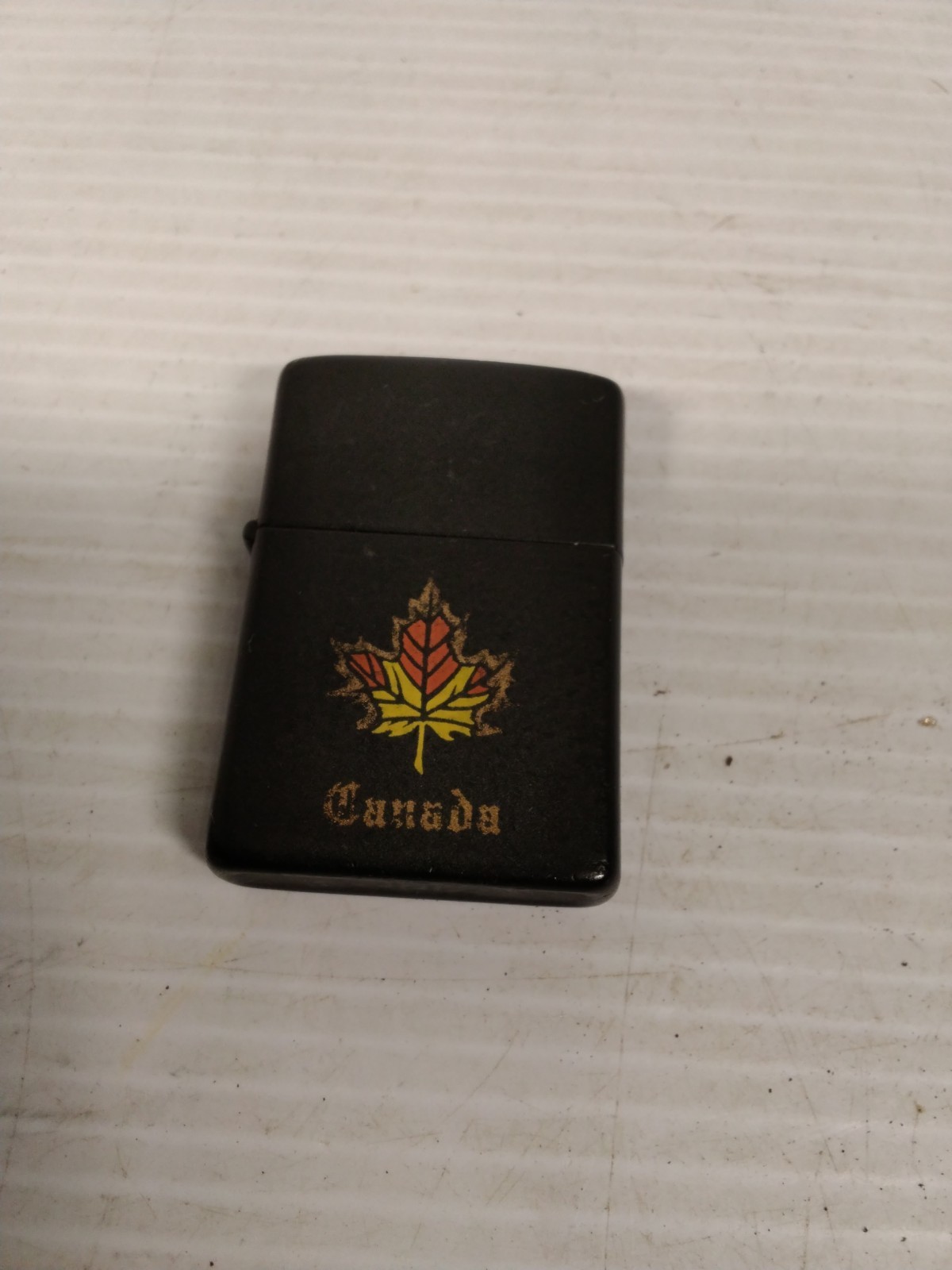 ZIPPO 2001 CANADA MAPLE LEAF BLACK Matte Lighter