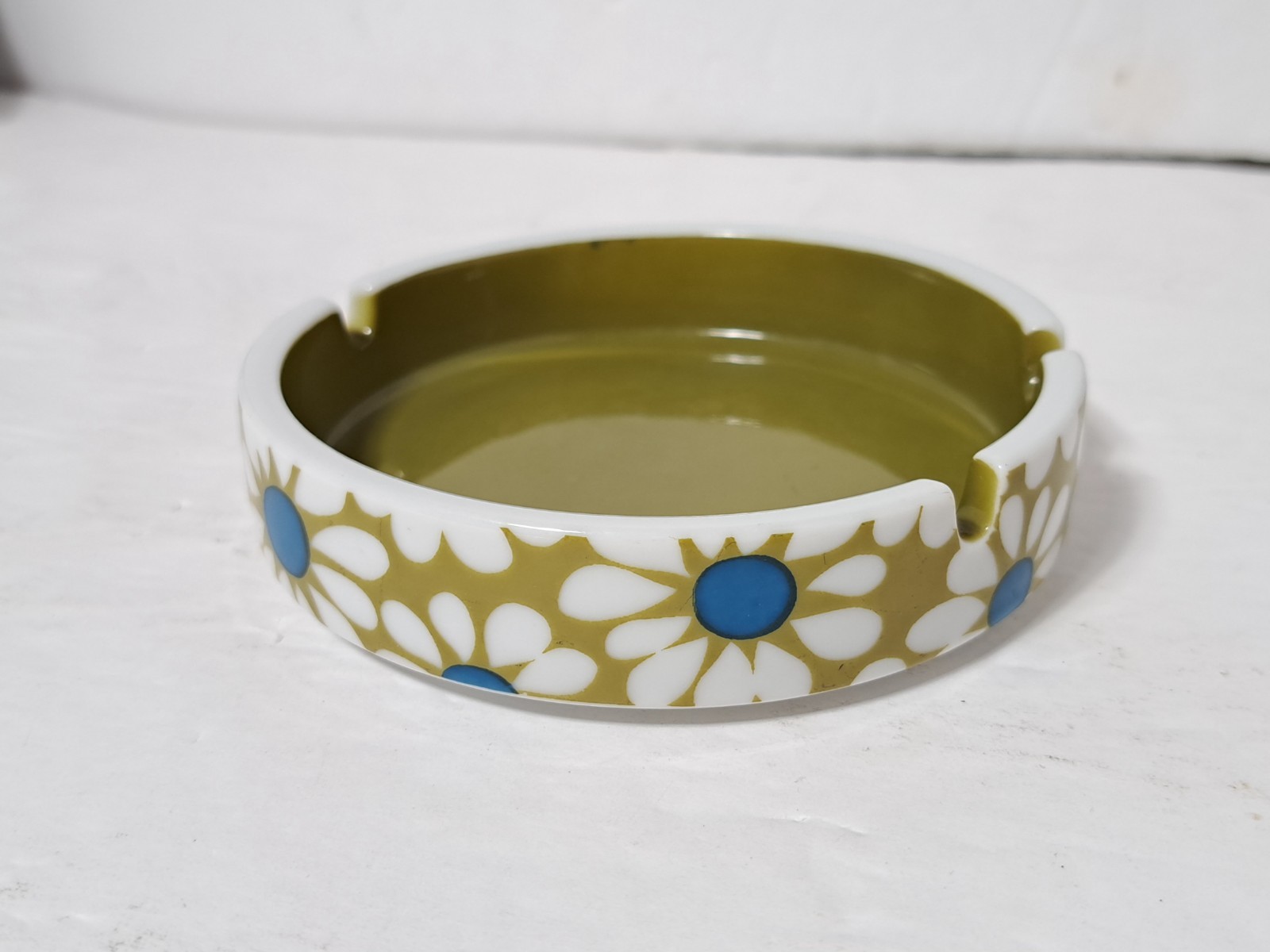MCM Vintage 60s 70s Flower Power Green w/ Blue Daisy Ceramic Ashtray