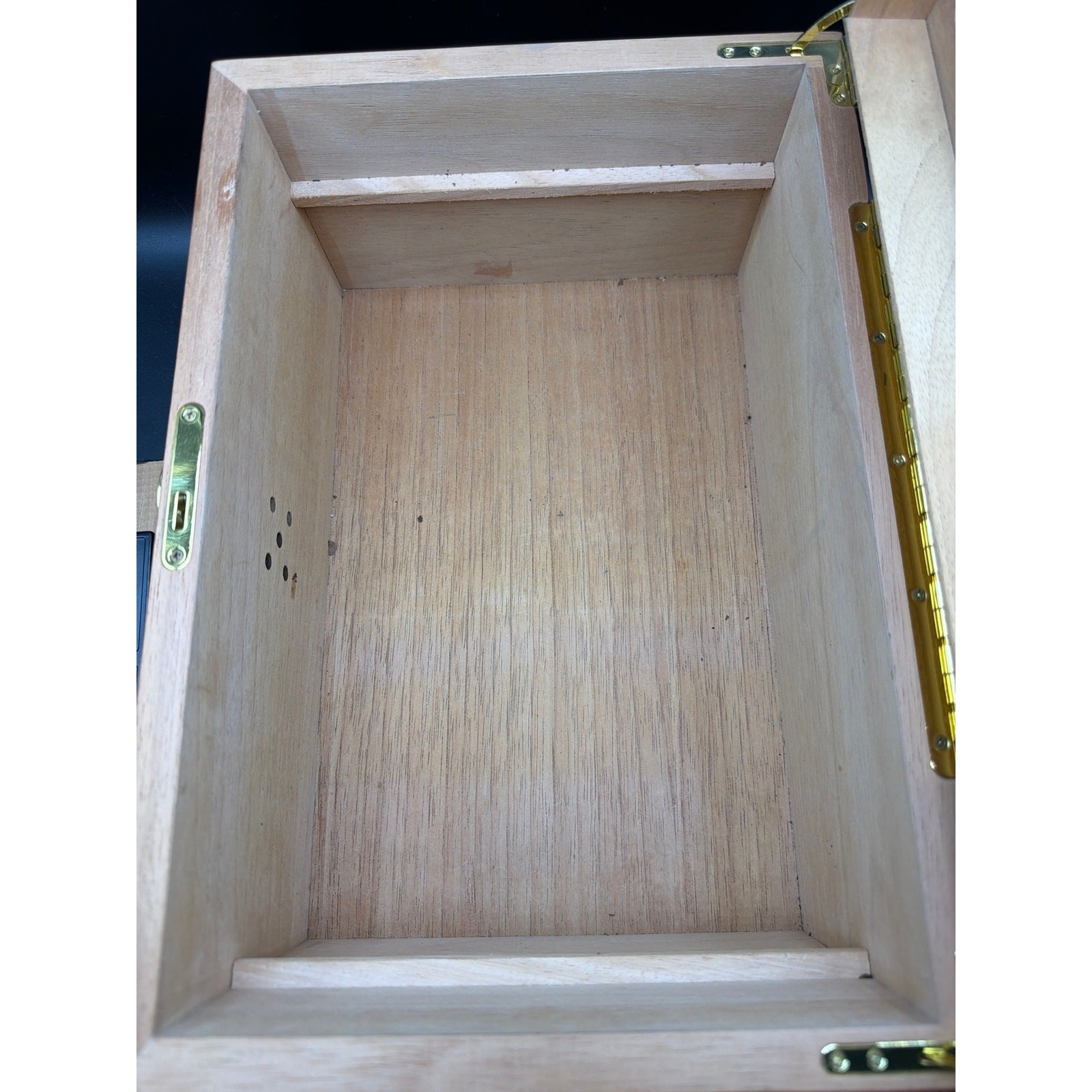 Mantello Cigars Humidor Glass Top Cedar Lined Display Box Hygrometer