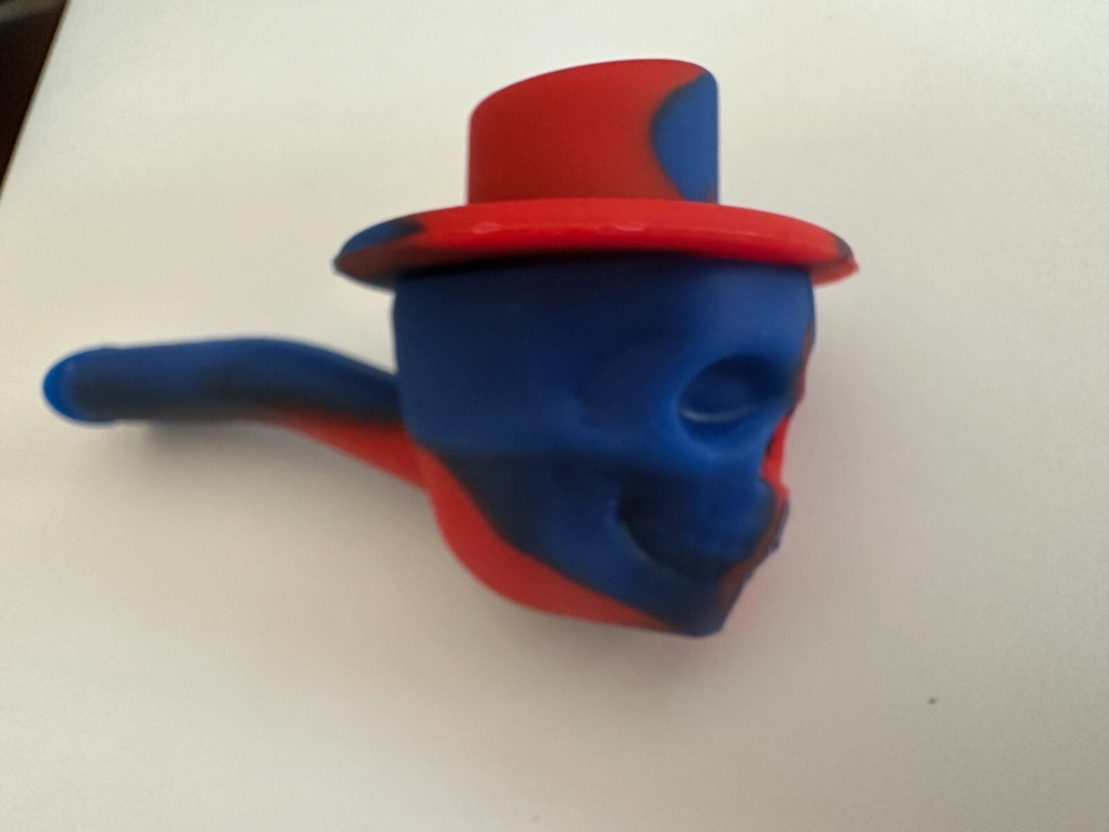 4.5″ Silicone Hand Pipe Skull Design Blue and Red Travel Size
