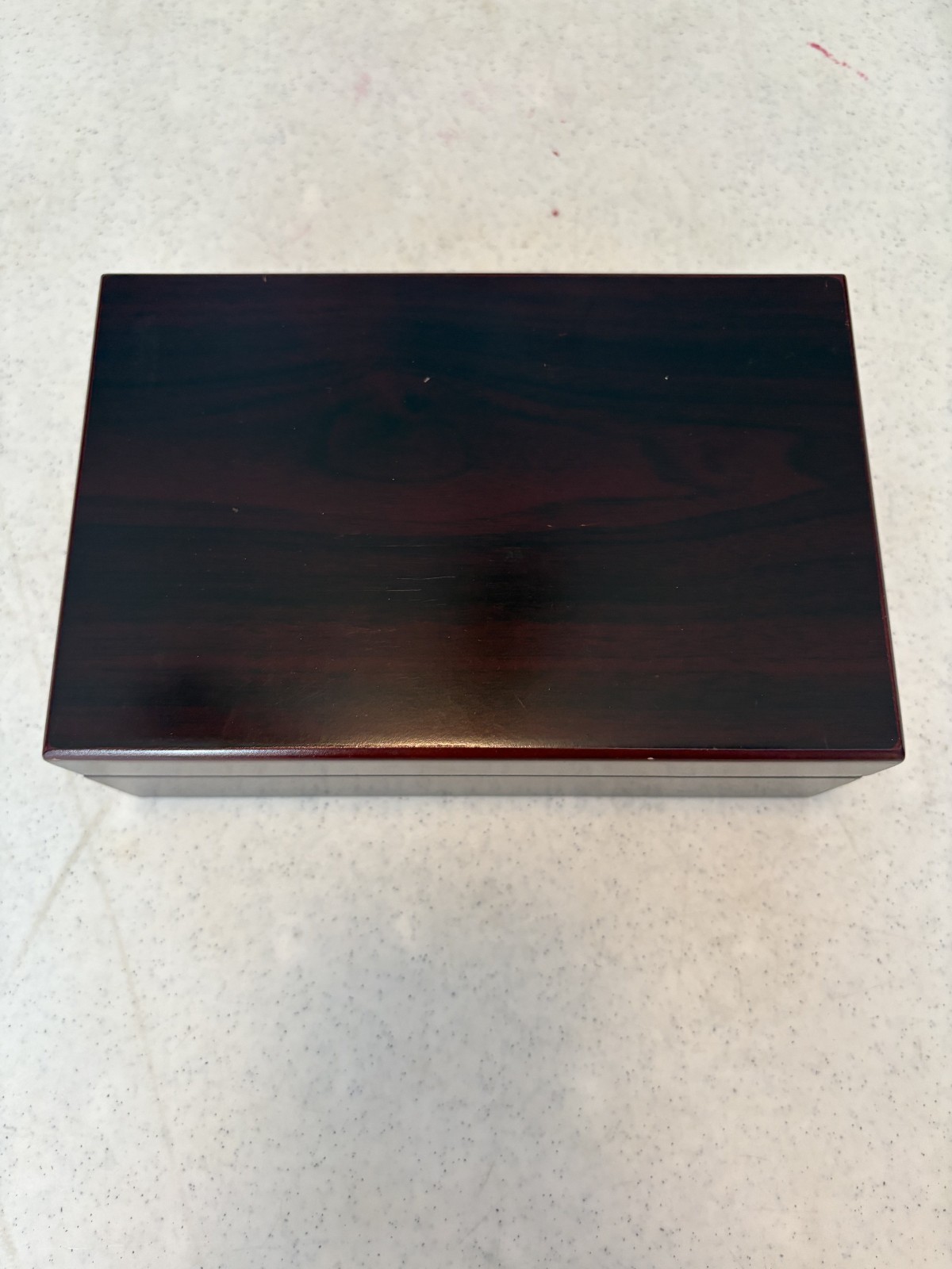 Quality Importers Trading Company Small Solid Wood Cedar Humidor 10 Cigar