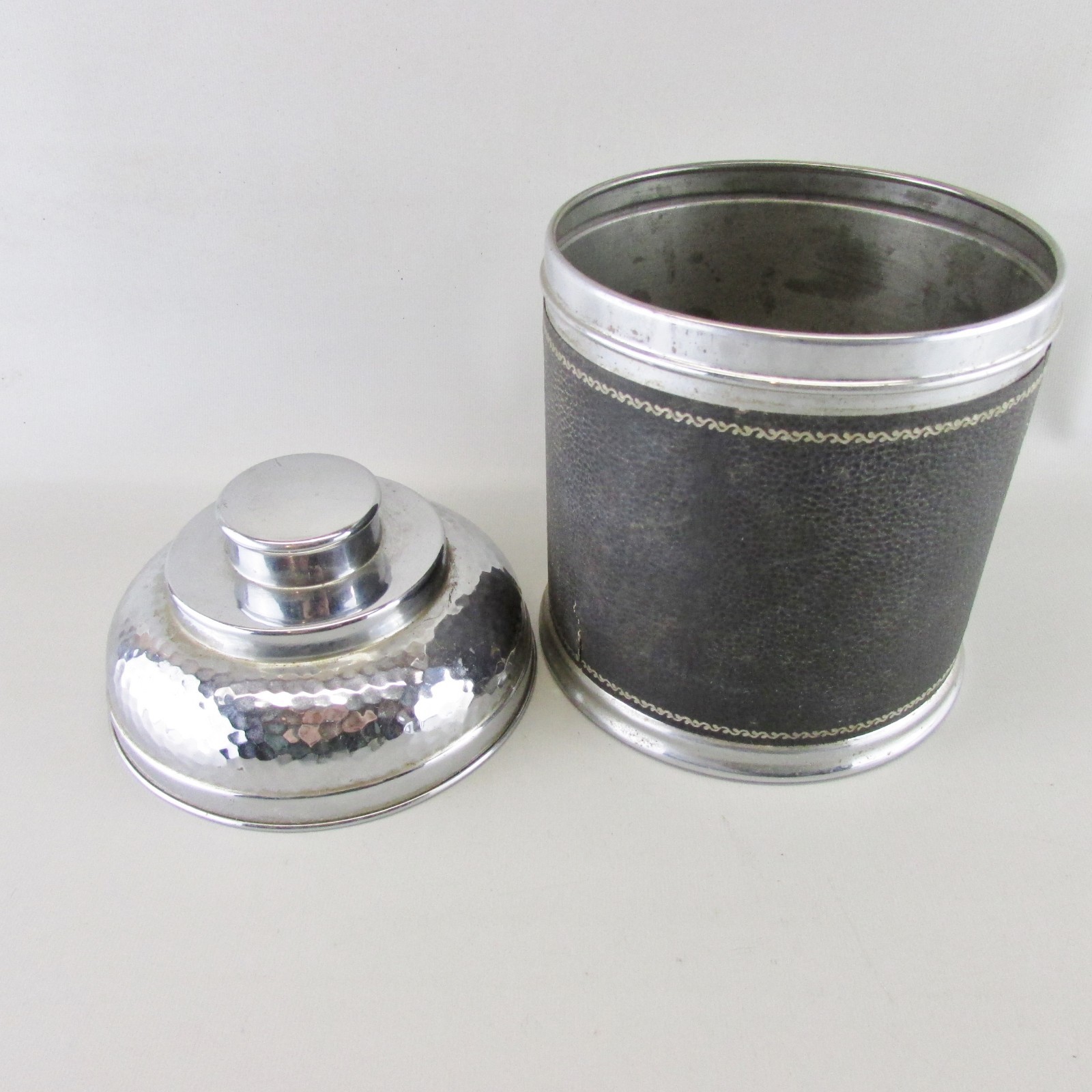 Vintage Hammered hammered Chrome Black Humidor Smoking Tobacco Cigars 8″ x 6″