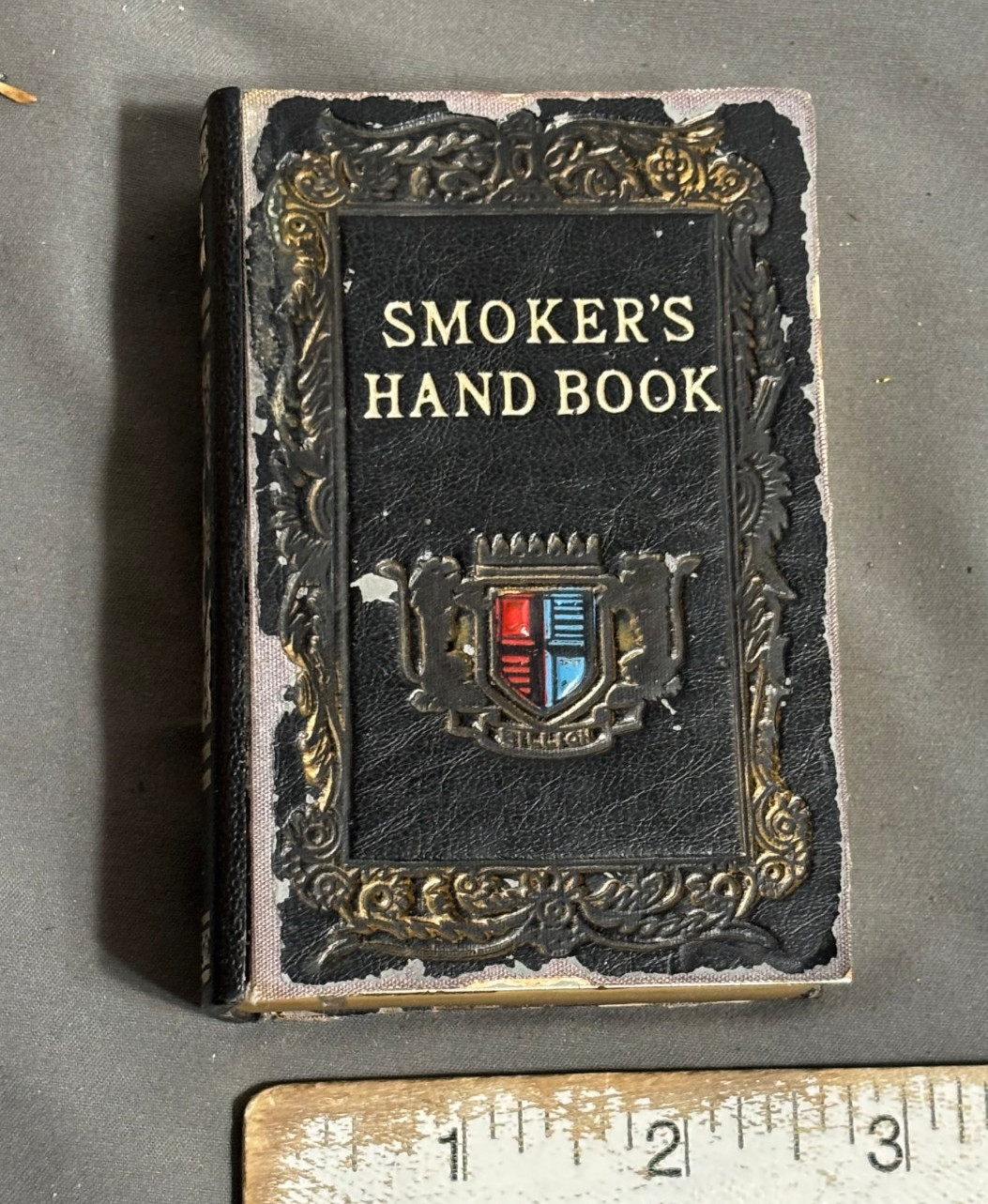Vintage IM CORONA Smokers Hand Book HIDDEN LIGHTER Butane NO RETURNS NO RETURNS