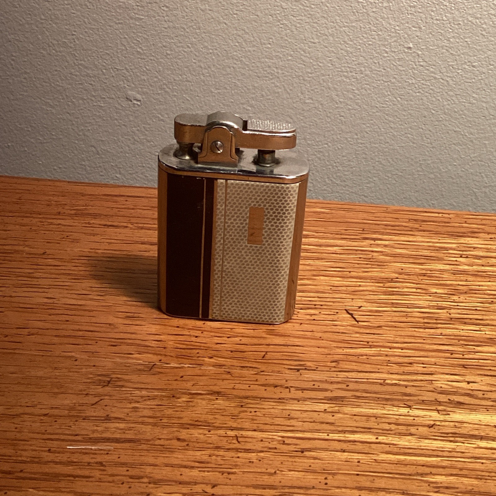 Vintage Chase Musical Lighter Wind-up Music Box Gold Tone Japan