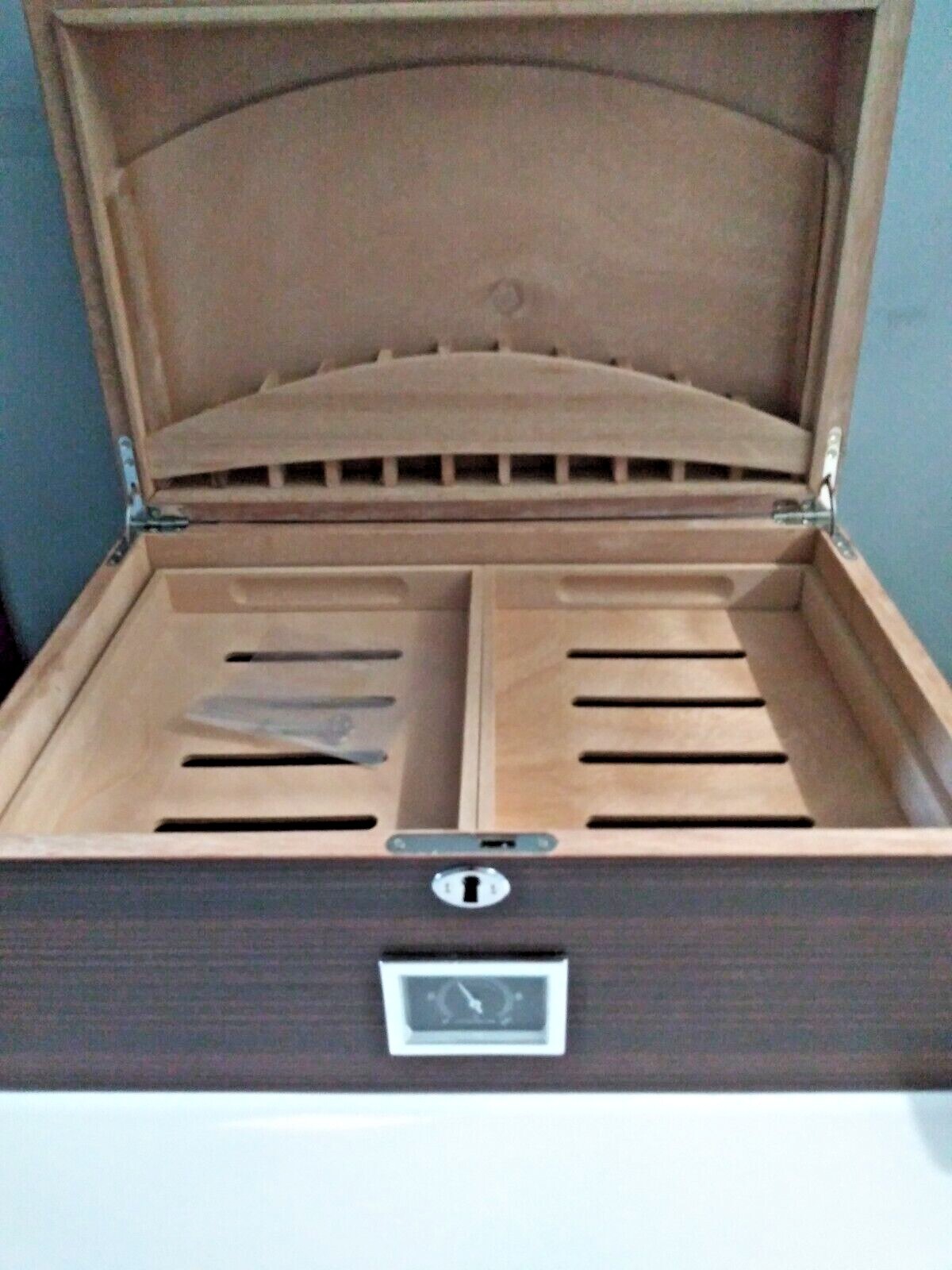 The Rockefeller Cigar Humidor Holds130 Cigars W/Display