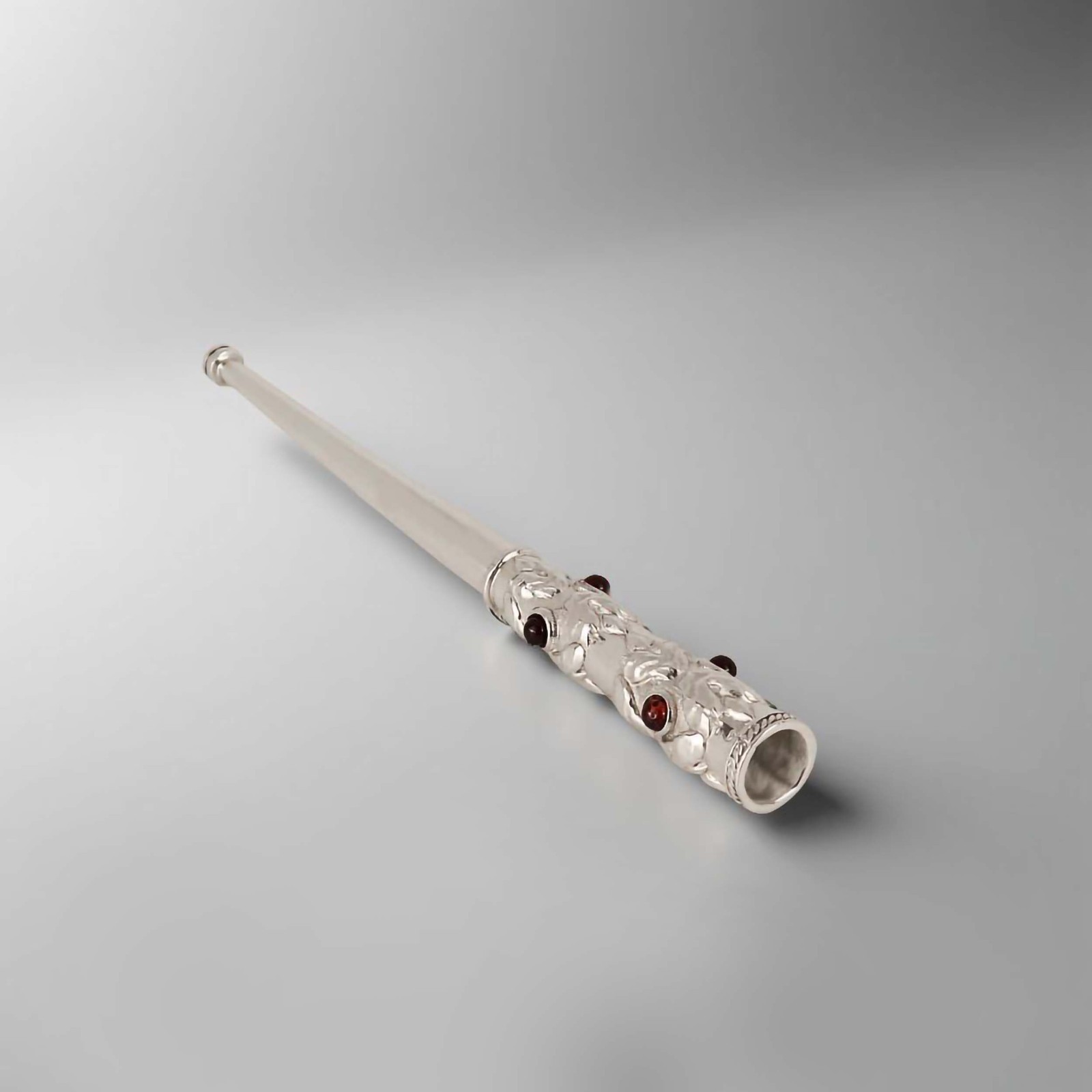 Cigarette holder for Regular Cigarettes with Garnets Made of Stainless Steel