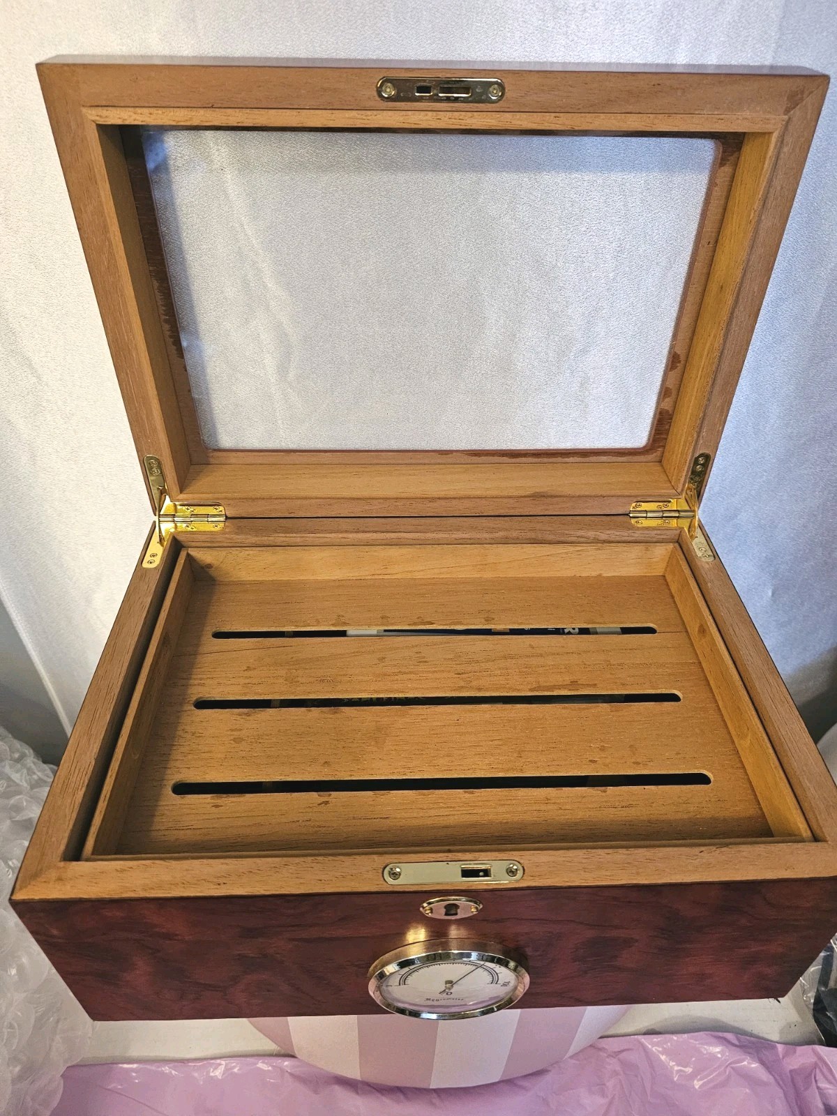 Beautiful Glass Top Westinghouse Cigar Humidor With Dividers. Cedar Lined
