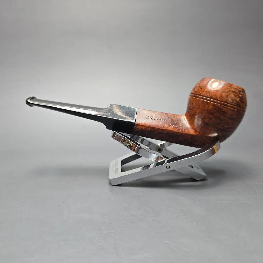 The Guildhall (Comoy’s) Classic 237 Smooth Estate Briar Pipe, English Estates