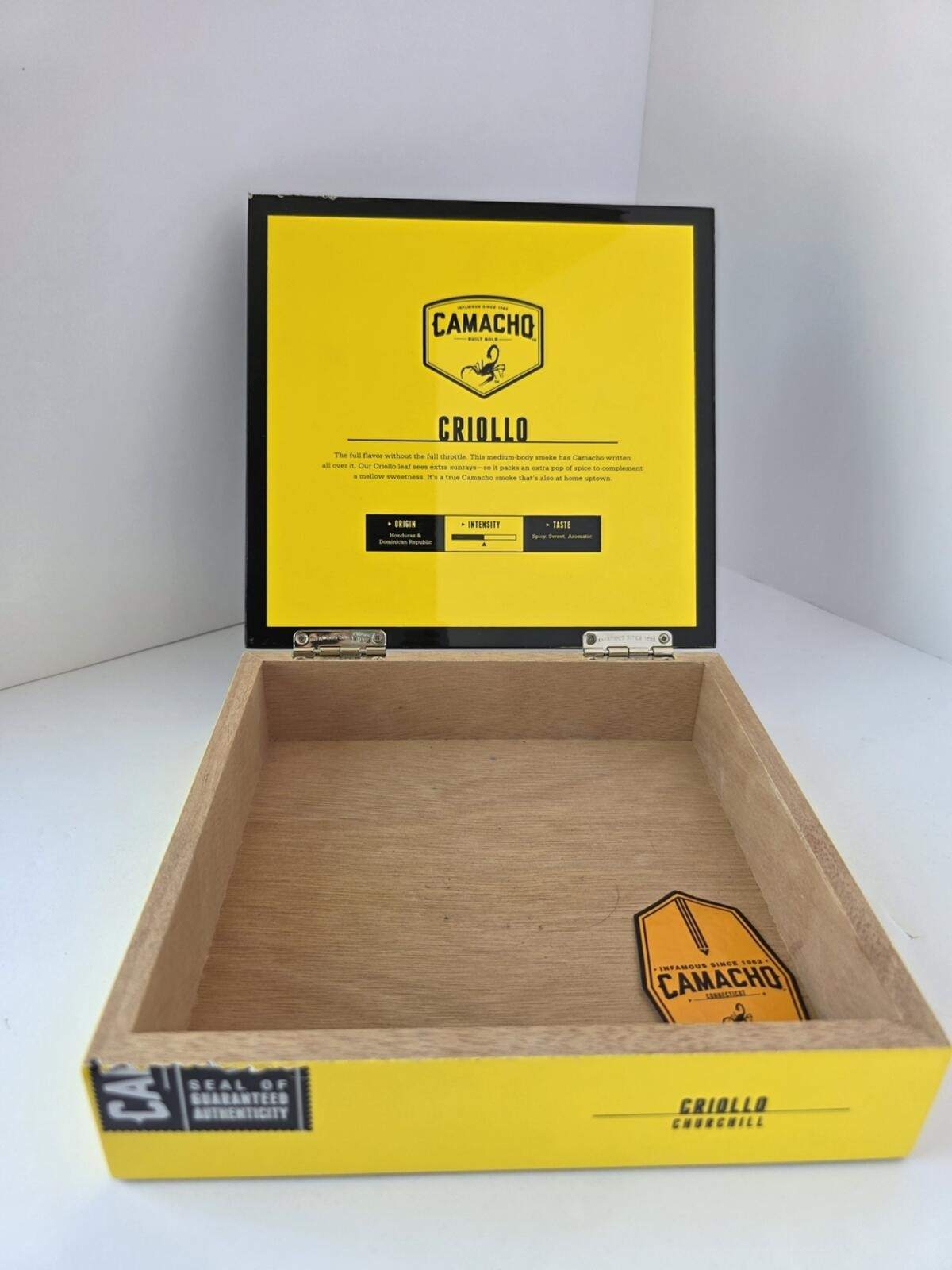 Camacho Criollo Churchill Wooden Cigar Box Black Yellow Empty Tobacciana Storage