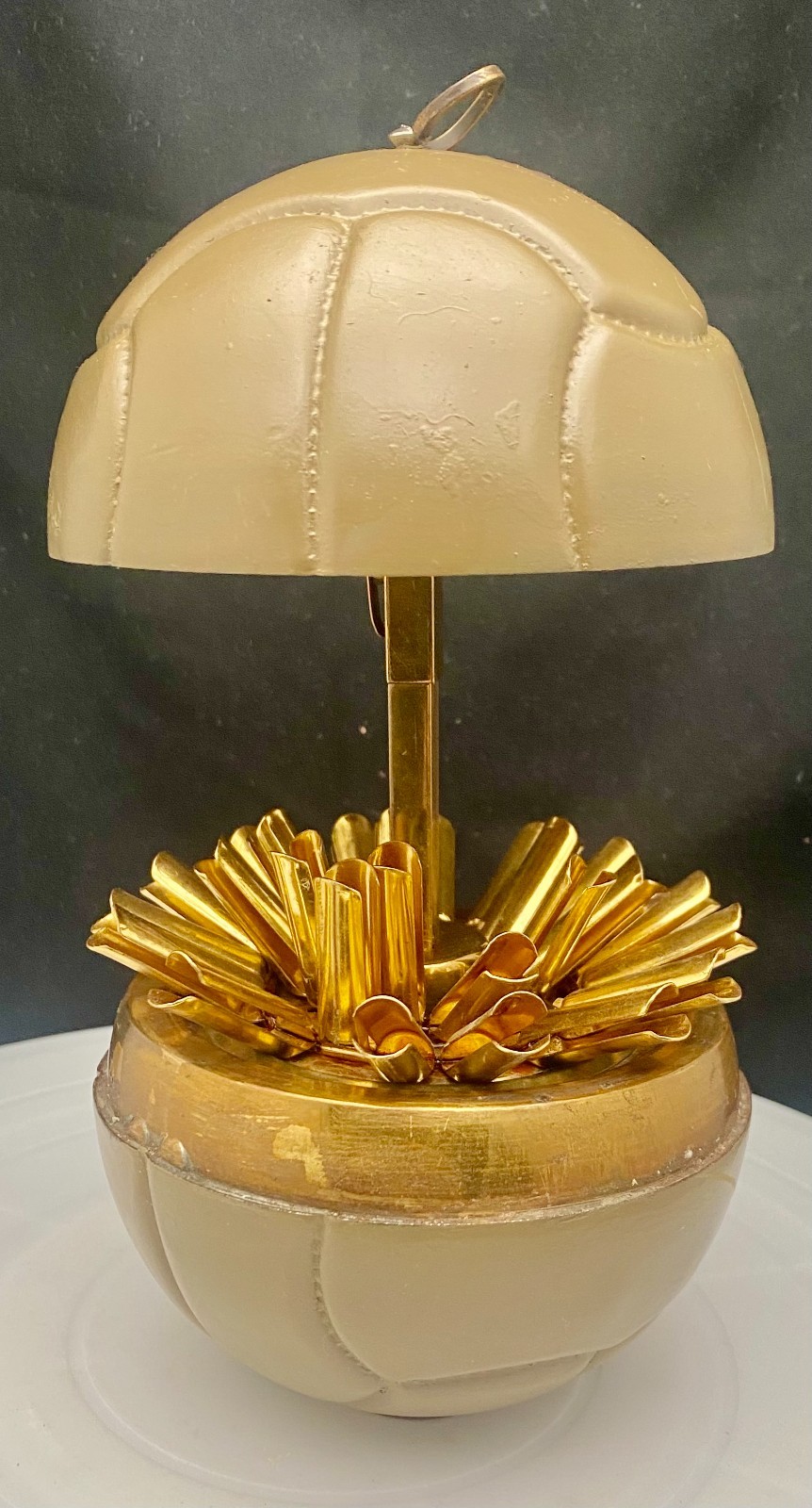 VTG MCM ROUND BRASS POP-UP CIGARETTE DISPENSER STAND, SOCCER BALL SHAPE, c1955 g