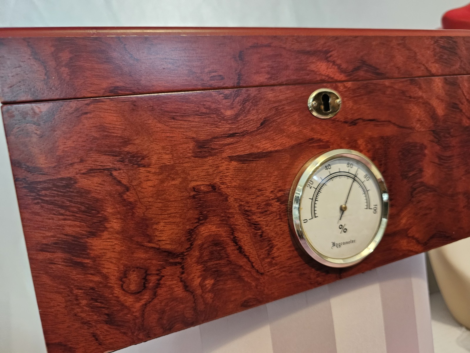 Beautiful Glass Top Westinghouse Cigar Humidor With Dividers. Cedar Lined
