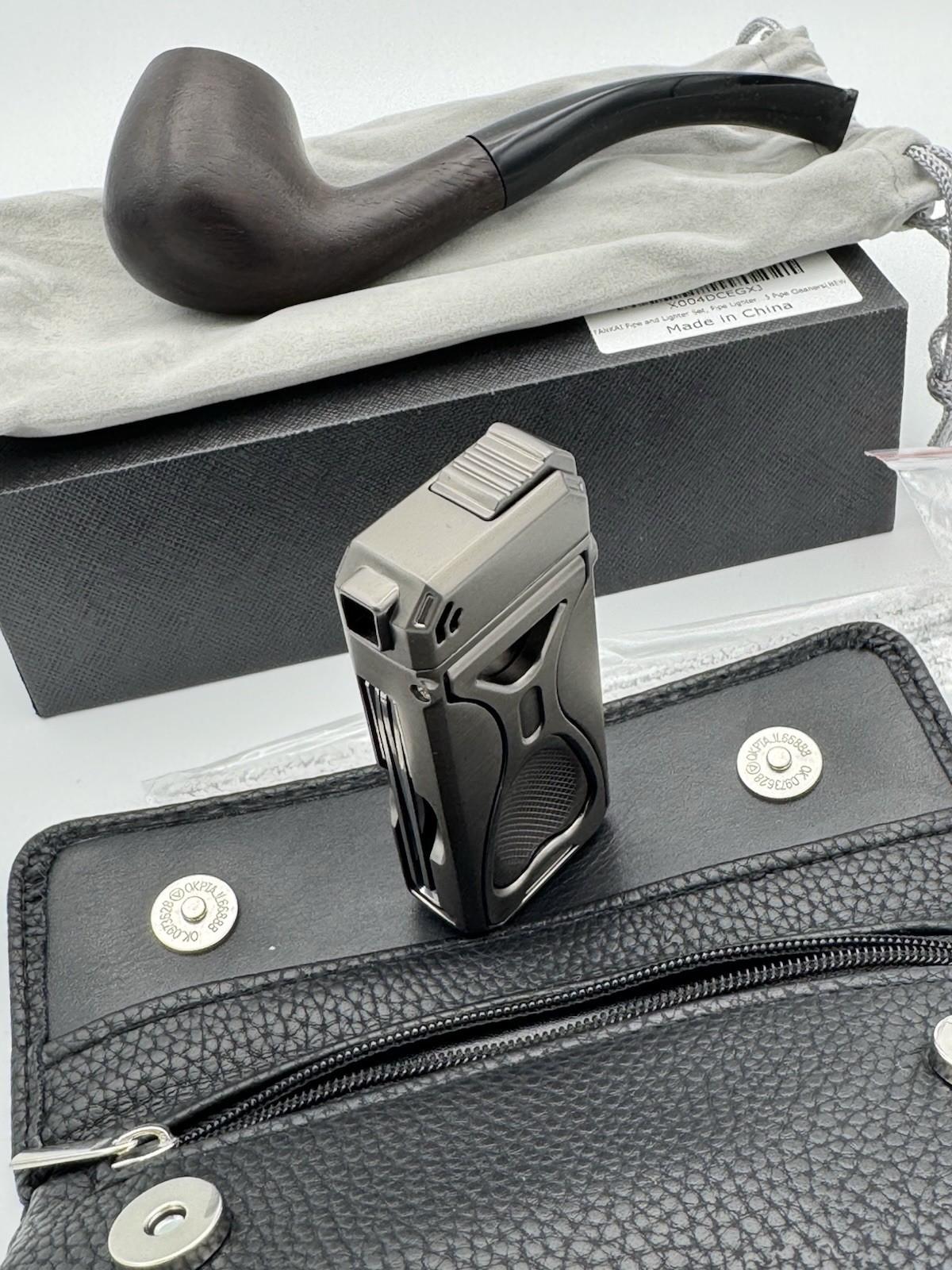 Pipe kit with pouch and pipe stand lighter