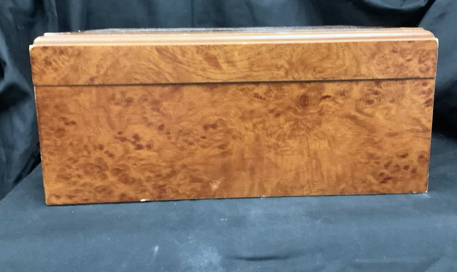 Carlos Chavez Humidor, made in China, 8.75″ W x 10.25″ L x 4.75″ T