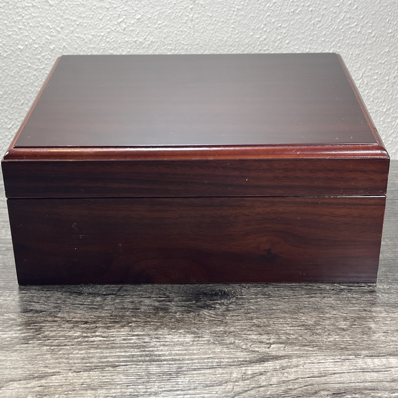 New Quality Importers Trading Company Humidor Dark Cherry