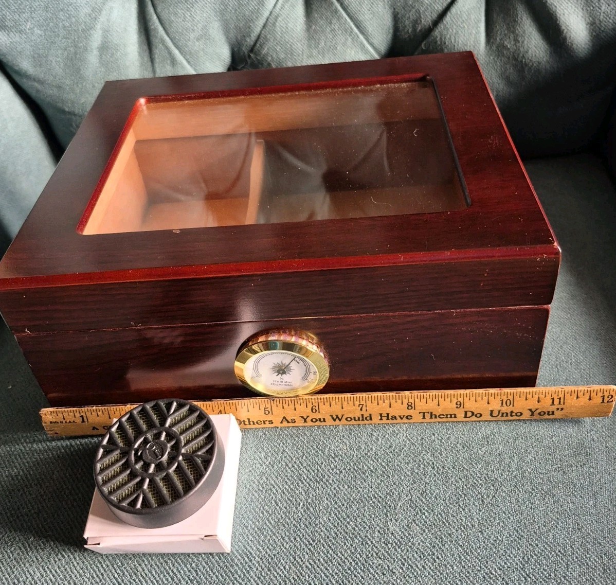 Humidor Supreme Glasstop Cedar Lined & Divider Cigar Humidifier Vietnam