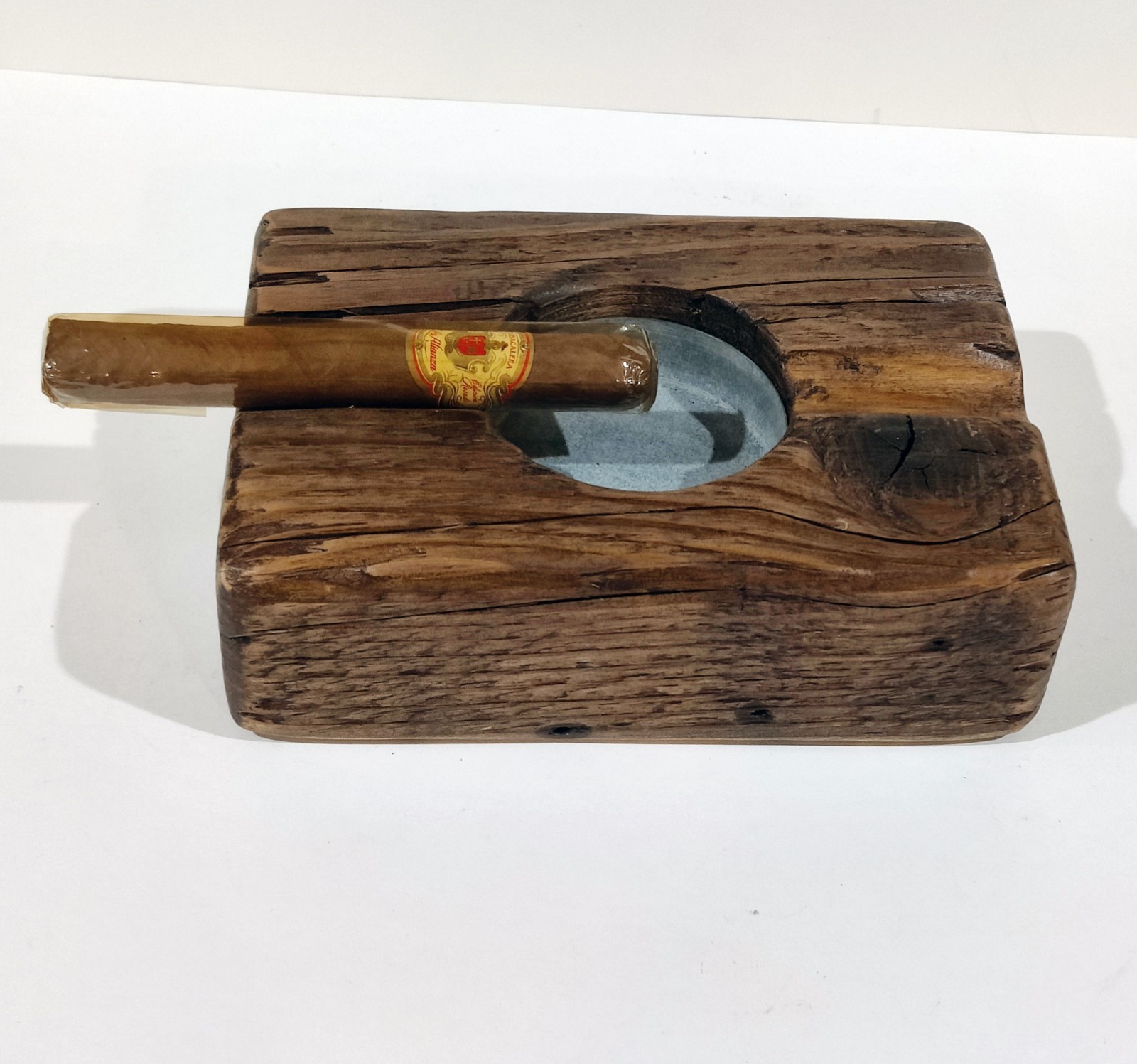 Fancy cigar holder/ashtray – Handcrafted by ETU from reclaimed wood – Hungary
