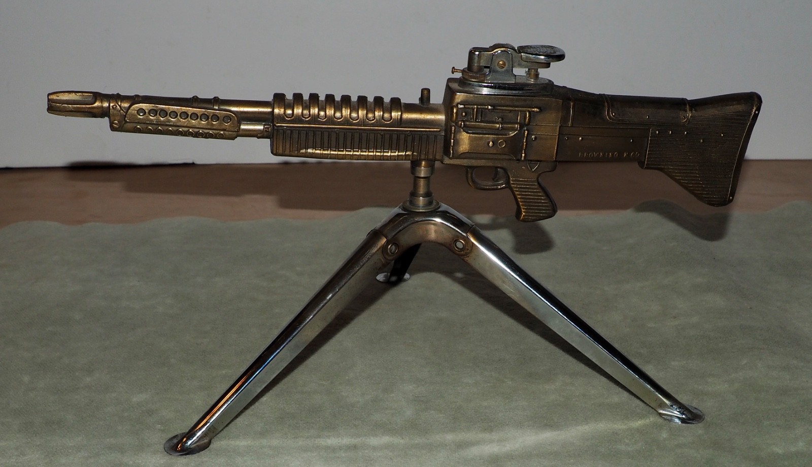 Vintage BROWNING MACHINE GUN M60 TABLE LIGHTER w/ TRIPOD – 11.25 INCHES, Japan