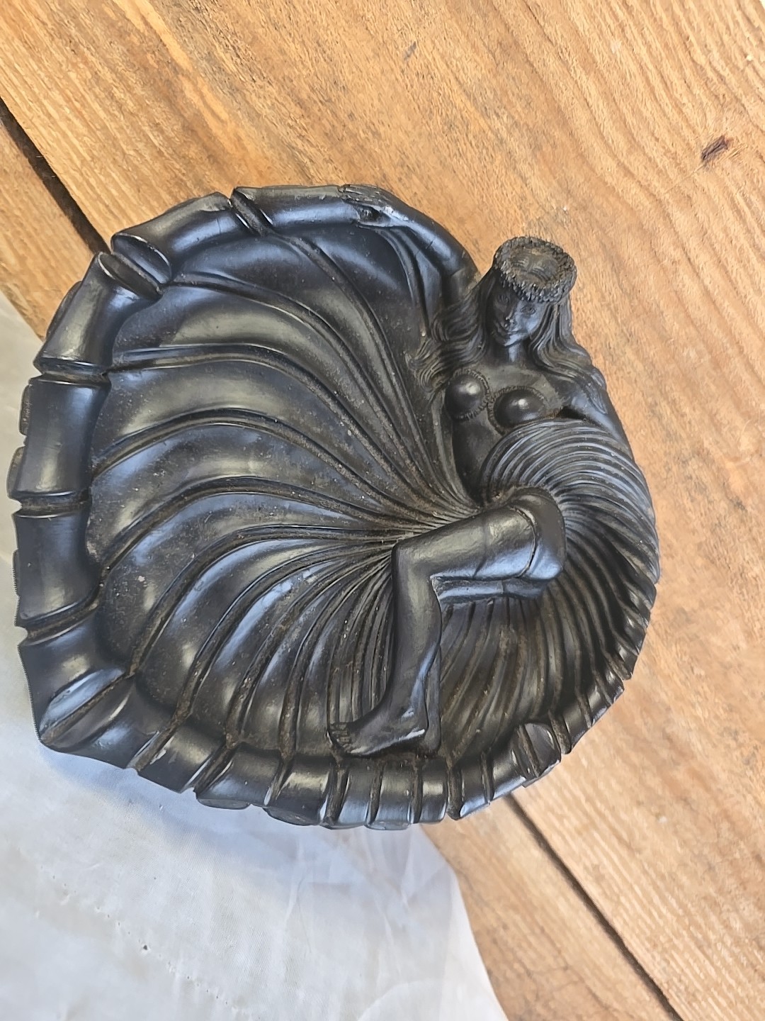 Vintage Large Coco Joe’s Ashtray Made In Hawaii Black Lava Volcanic Ash 1960-80.