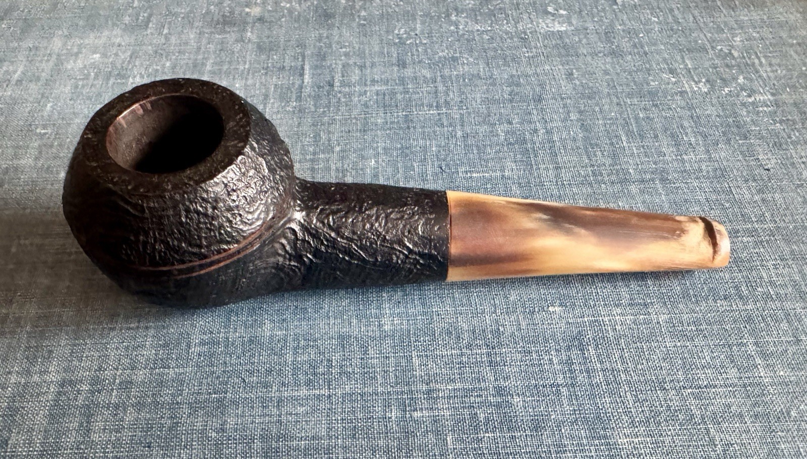 Ropp Vintage Stout Sandblasted Rhodesian Estate Pipe in Brown – Horn Stem – Nice
