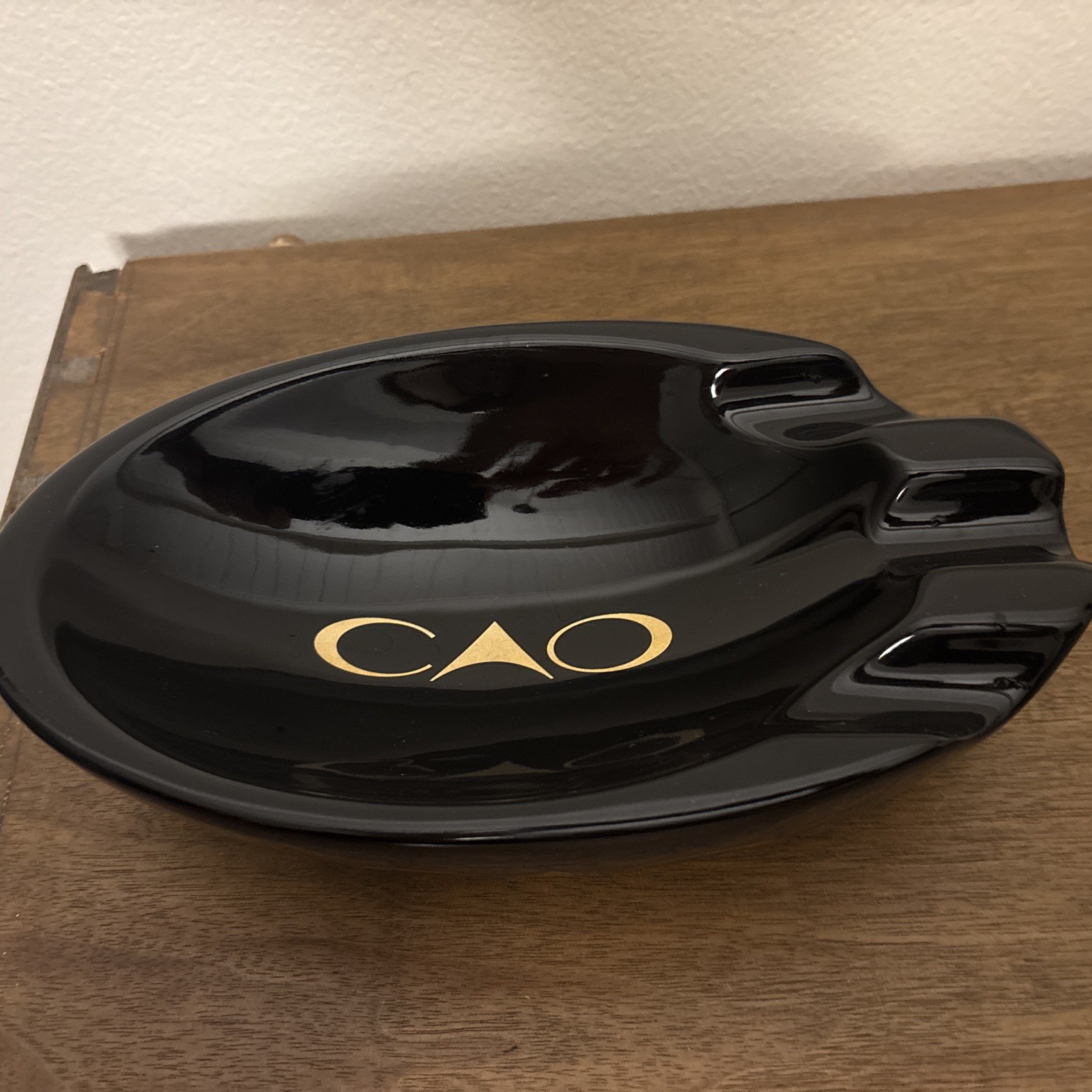 CAO Black 3 Finger Rest Large Cigar Bowl Ashtray Gold Logo Aficionado Tobacciana