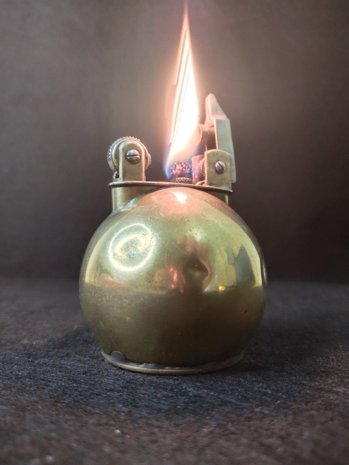 Dandy Studio semi-automatic French petrol table lighter.Labat & Cannac.