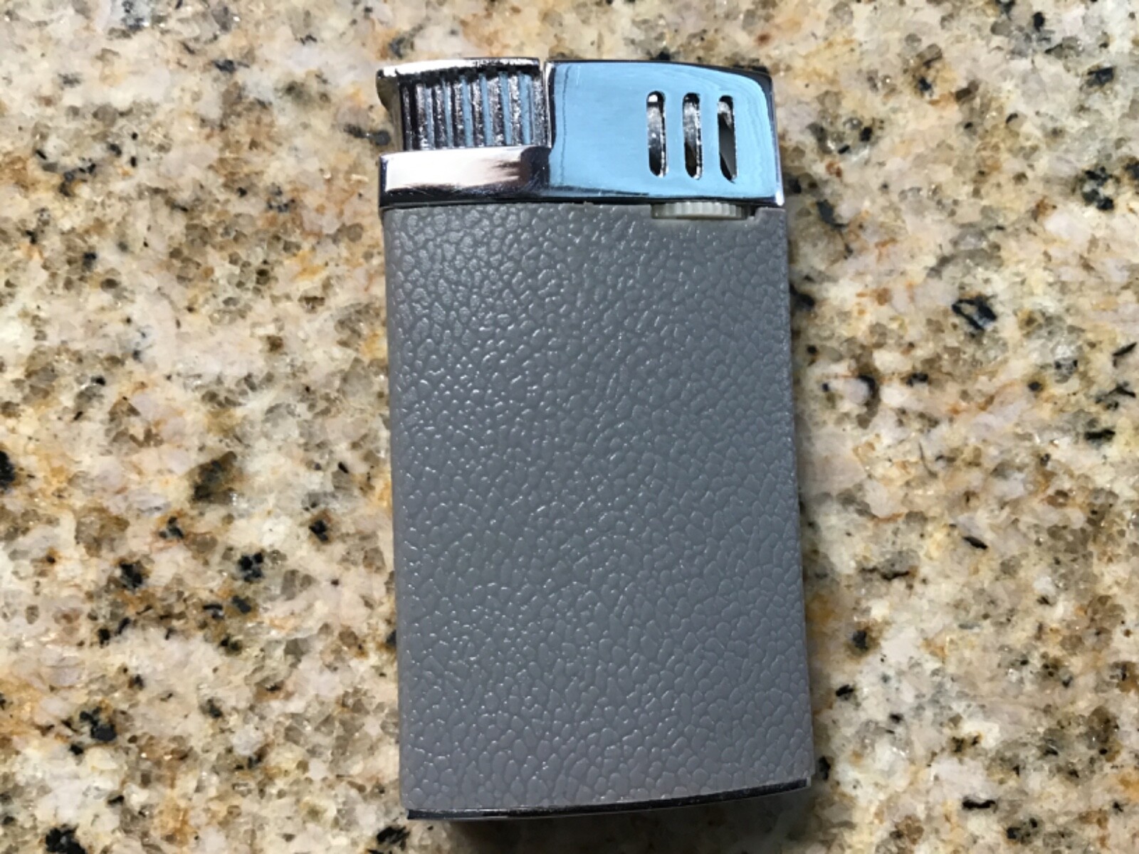 VINTAGE HADSON GAS LIGHTER – GREY 1.5″ TALL (JAPAN)
