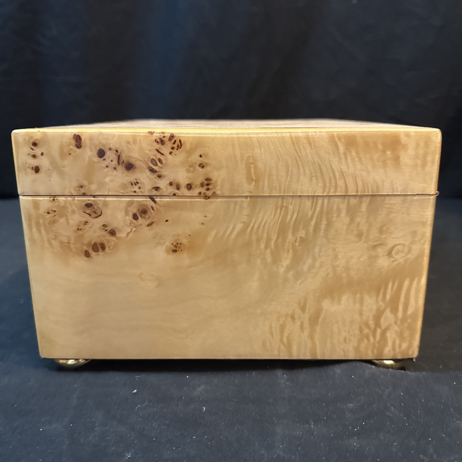 CUERVO Y SOBRINOS Rare Luxury Bird’s Eye Maple Wood Humidor Box