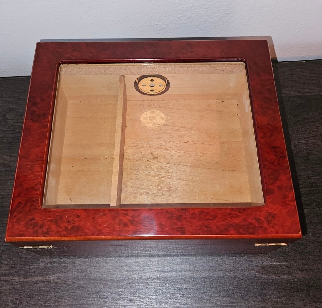 Cuban Crafters Humidors 10” W x 8.5” X 4.5” Glass Top
